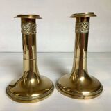 Paire d’anciens bougeoirs en laiton