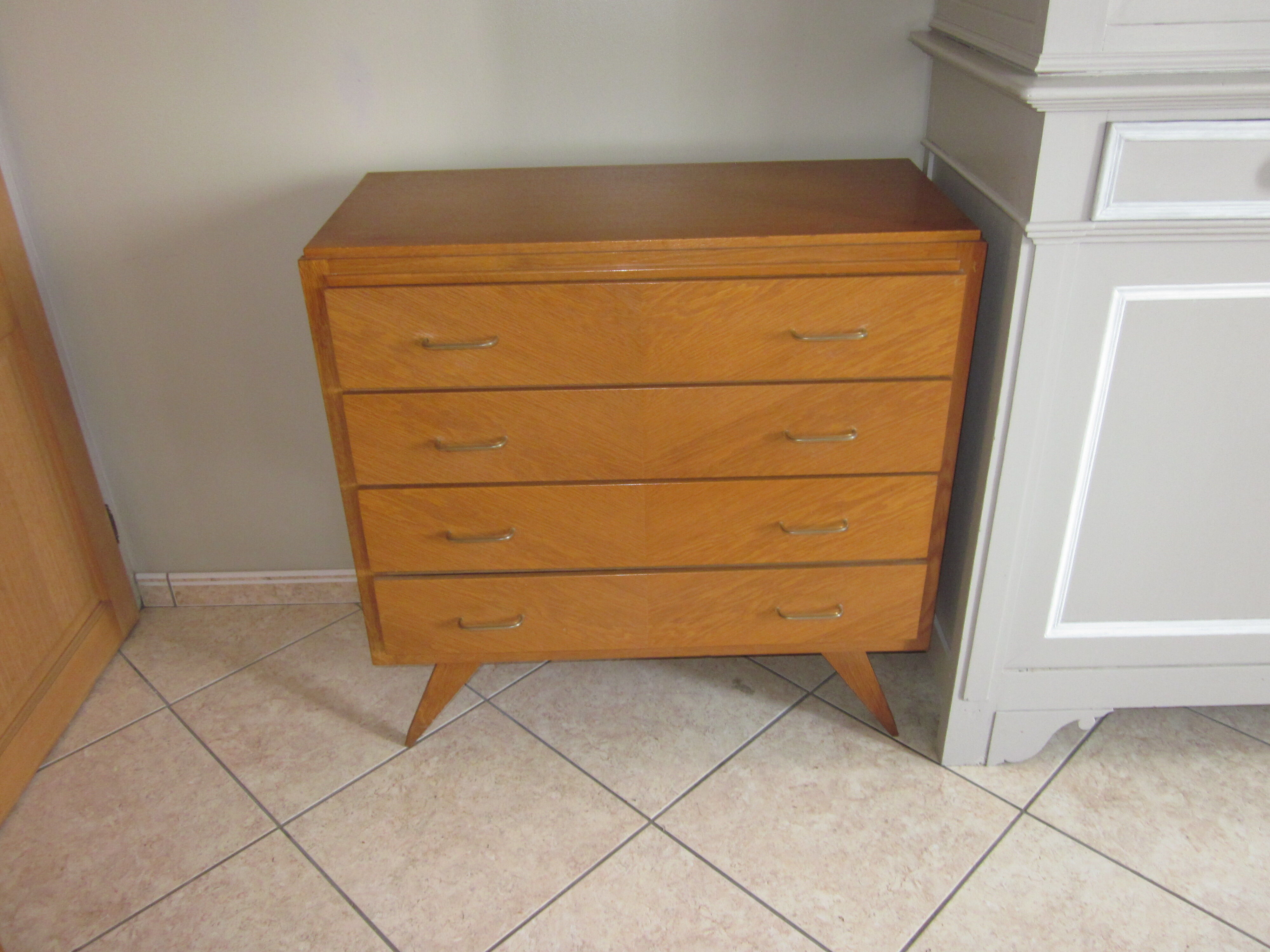 Commode vintage a pieds compas