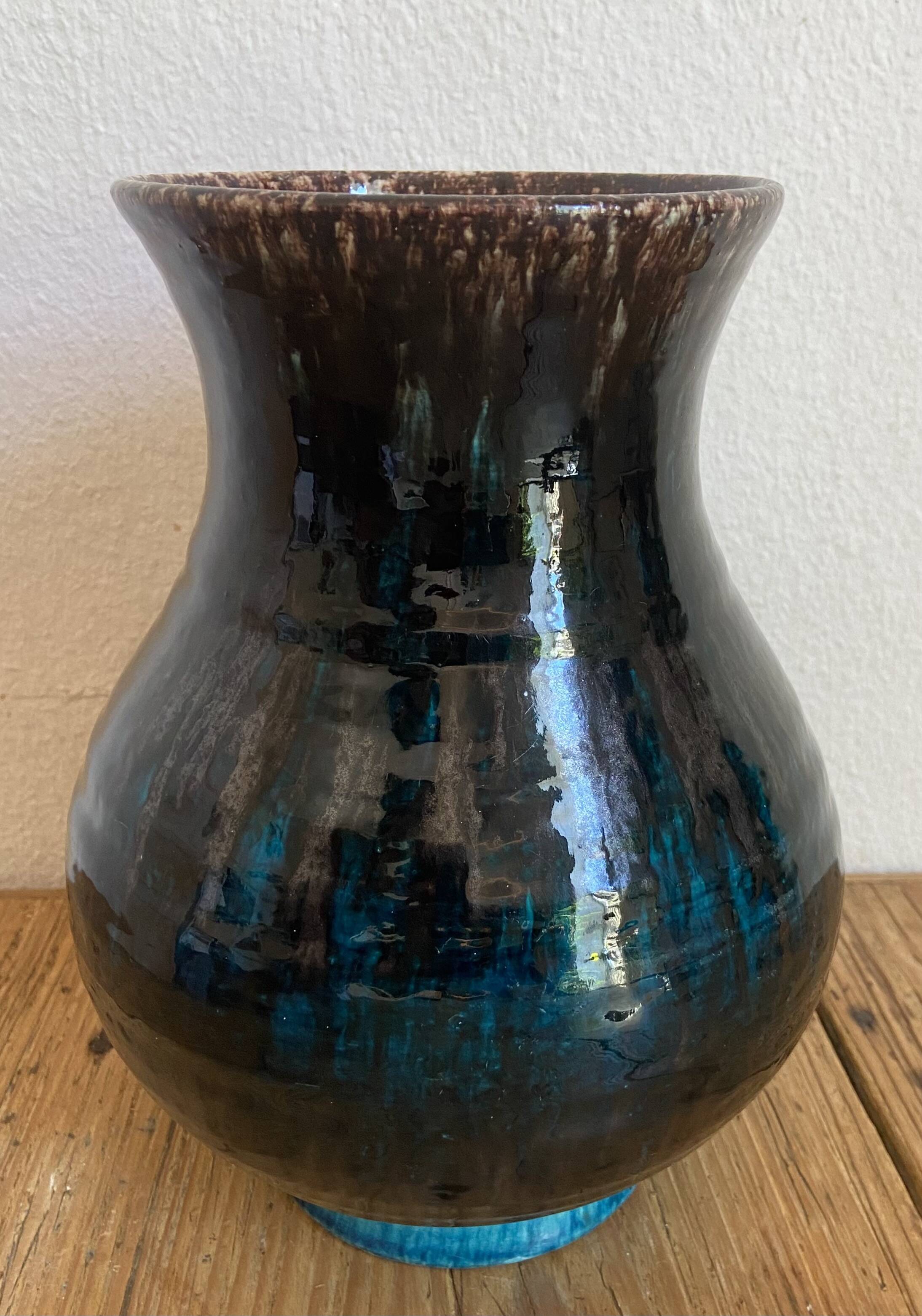 Accolay ceramic vase