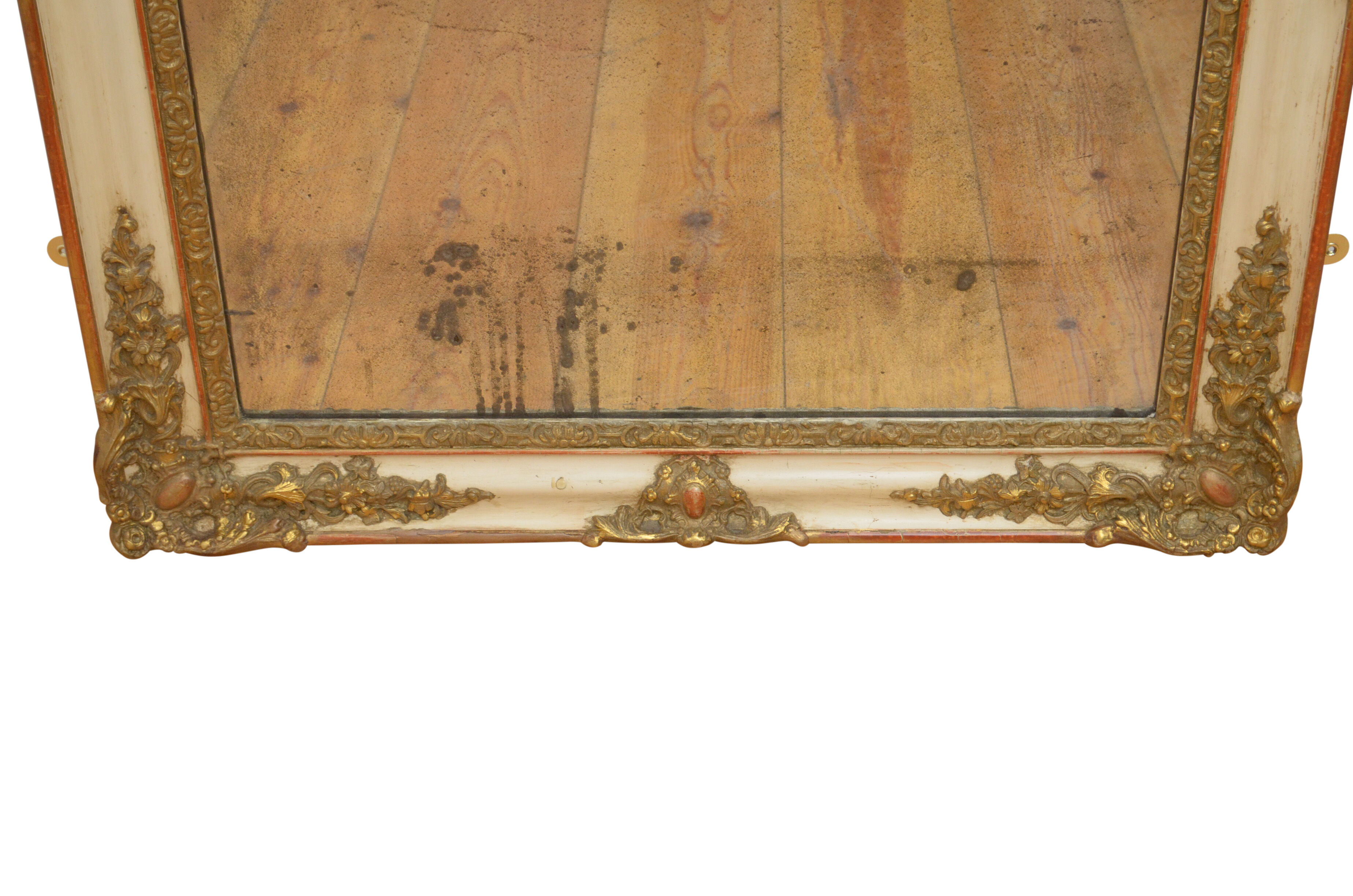 Elegant 19th century gilt mirror