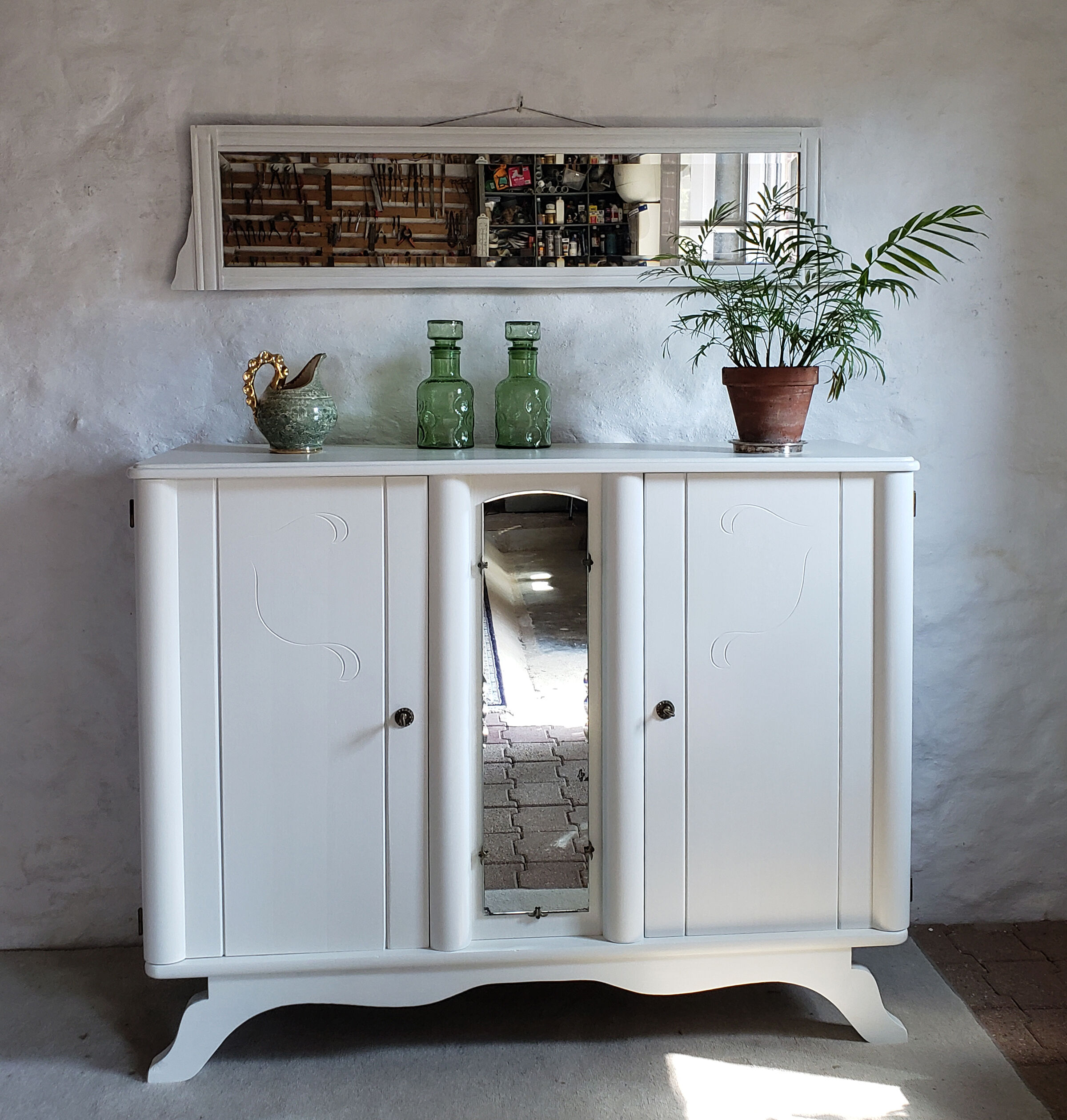 White art-deco mirror 134x32cm