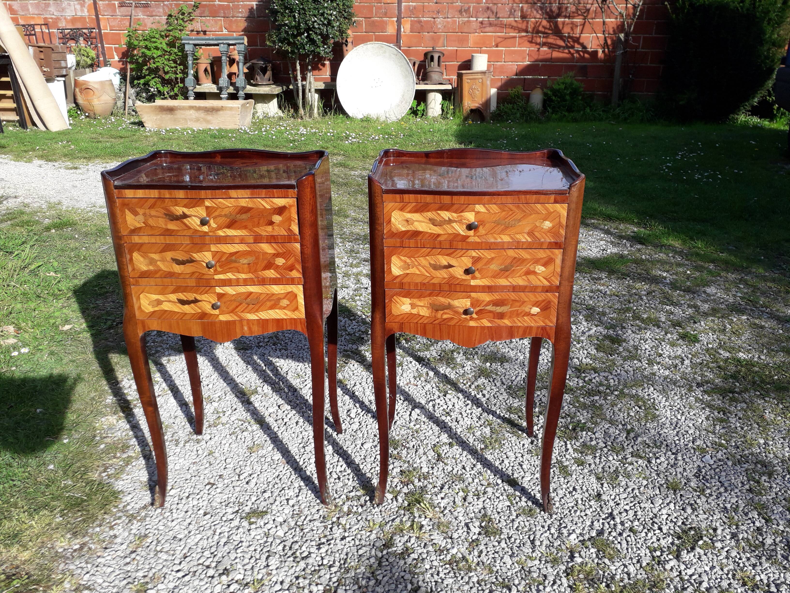 Paire de chevets marquetés style louis xv
