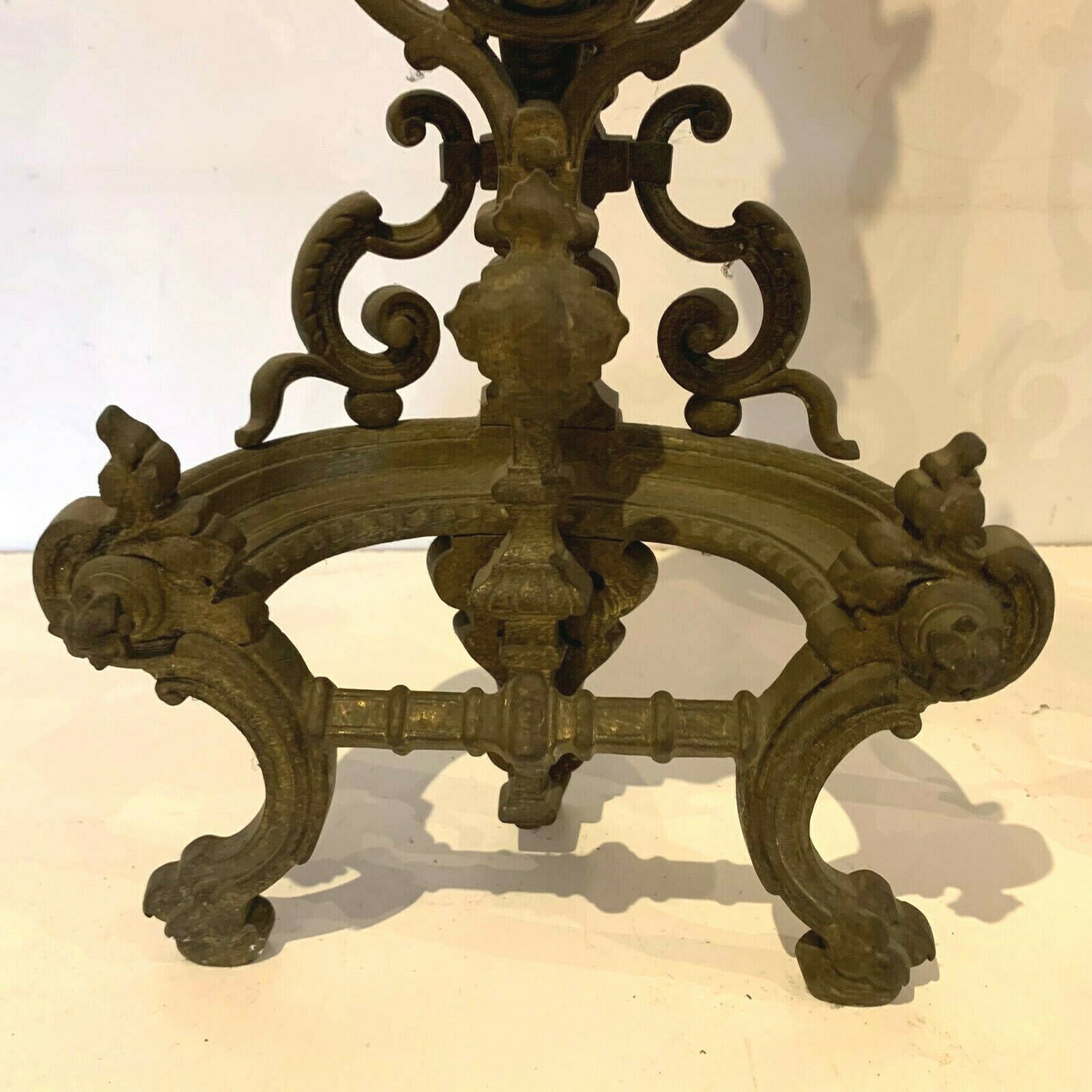 Paire de chenets en bronze ciselé a décor de dragons XIX siècle