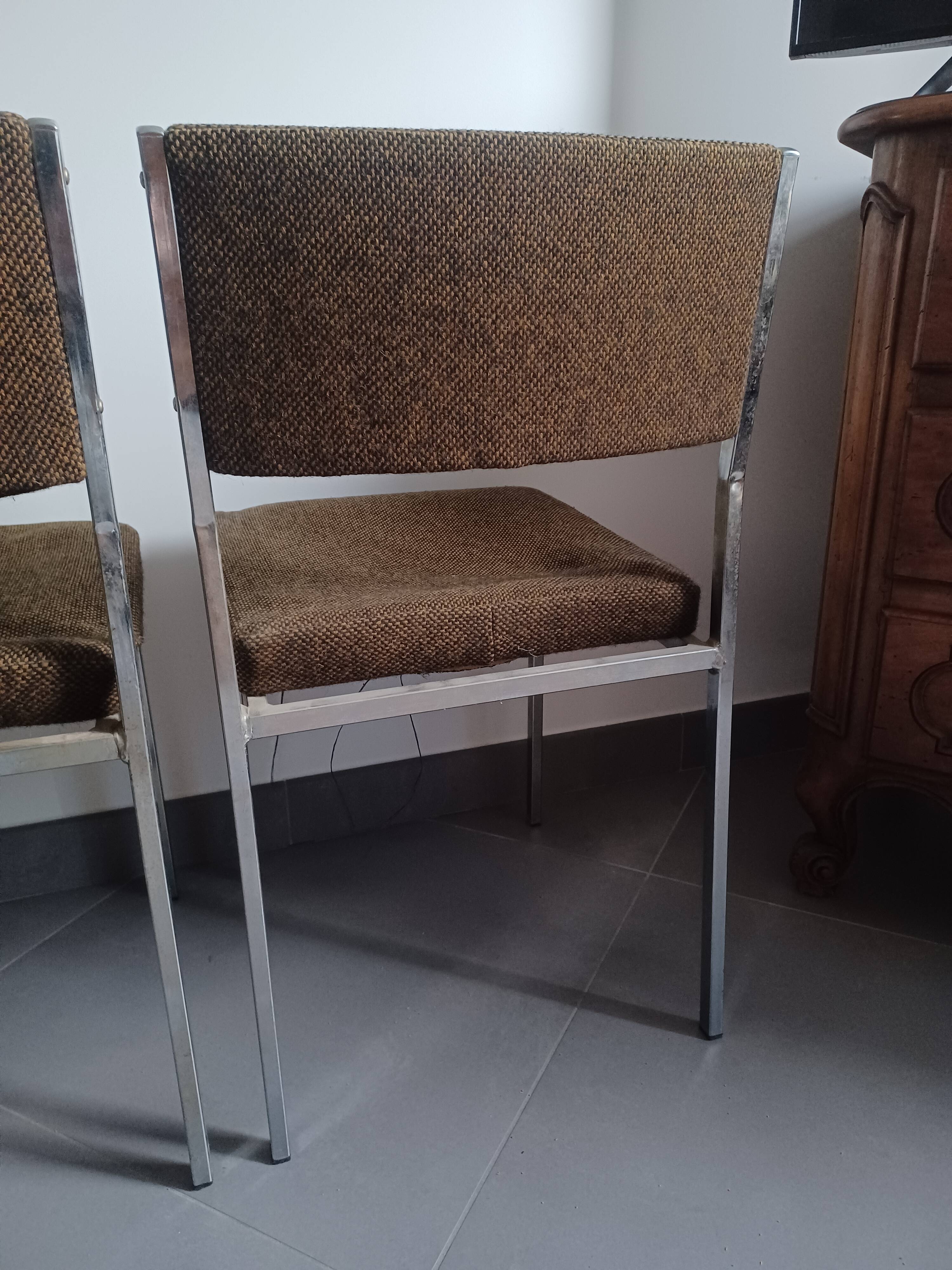 Five chairs in chromed metal and mottled fabric