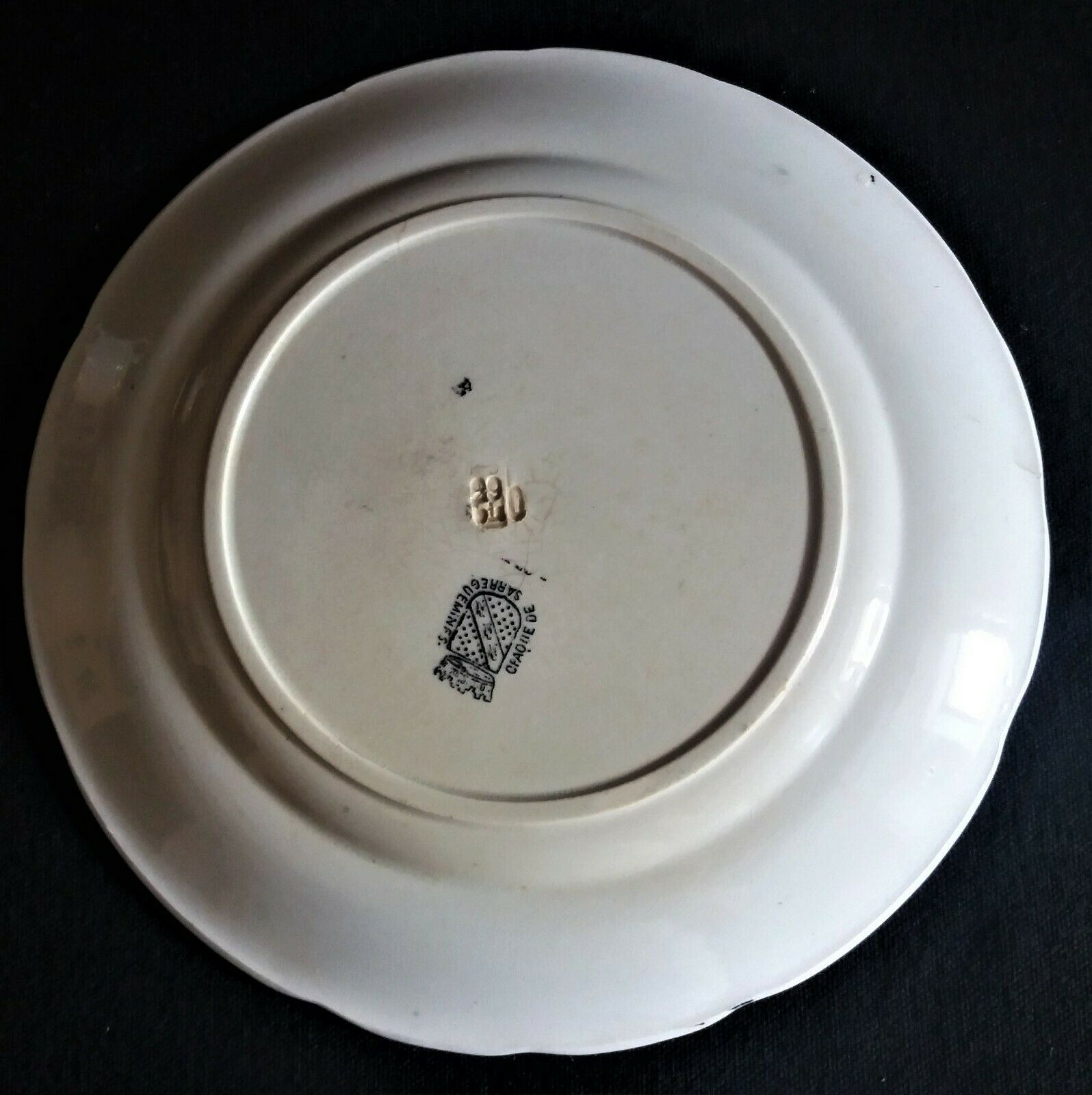 Talking plate with theme Sarreguemines series at the acclimatization garden