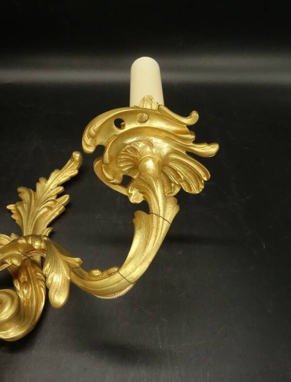 Large pair of stamped wall sconces in Louis XV style - gilded bronze