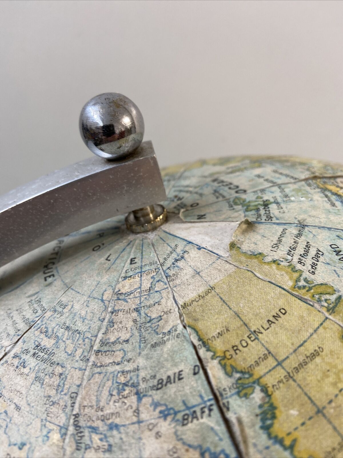 Globe G Thomas in aluminum world map 1950