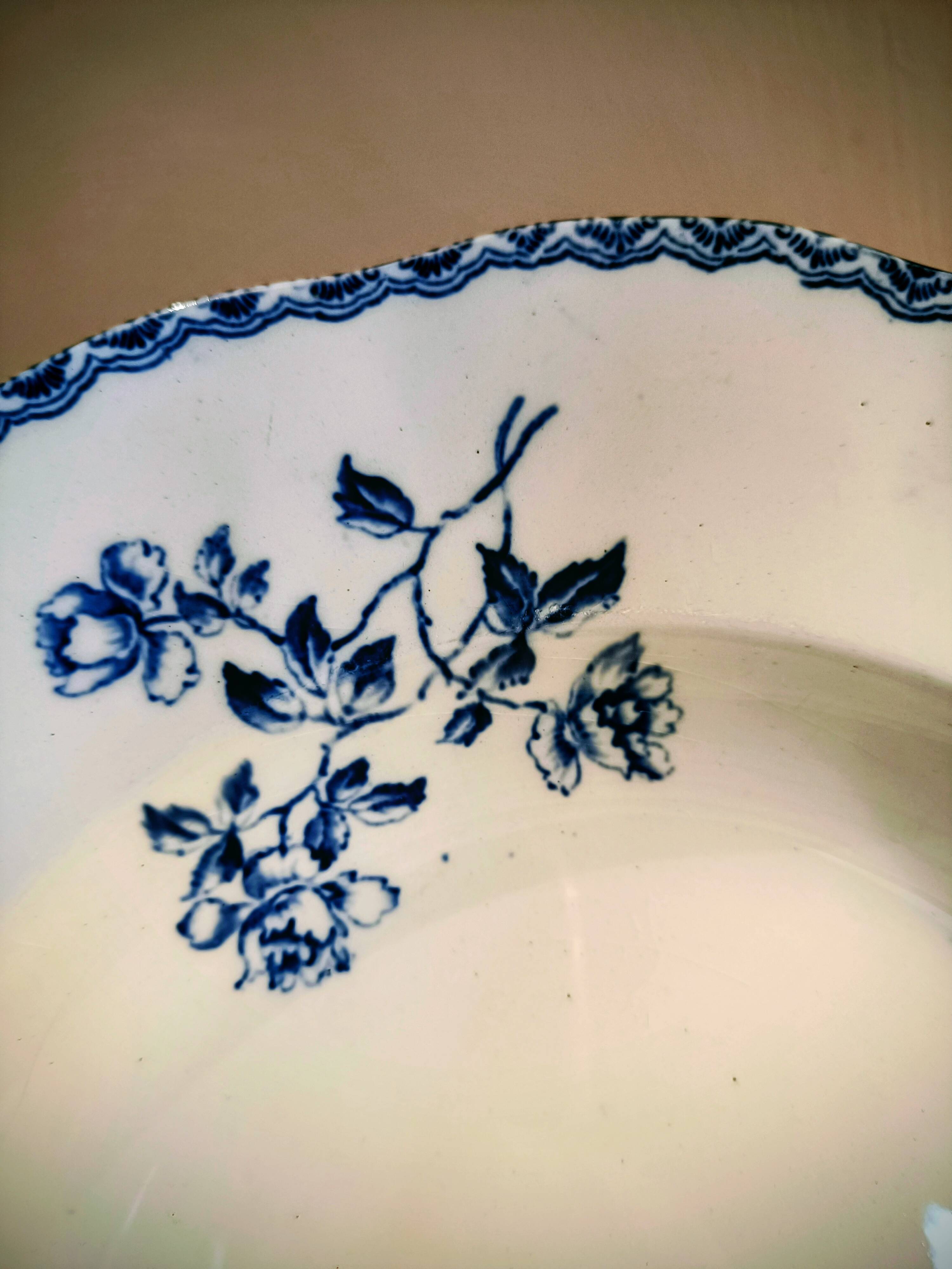 Shallow dish in ironstone