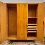 Armoire tchécoslovaque vintage à 3 portes