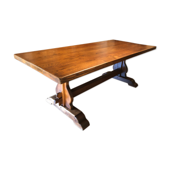 Monatère table