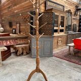 Free-standing coat rack