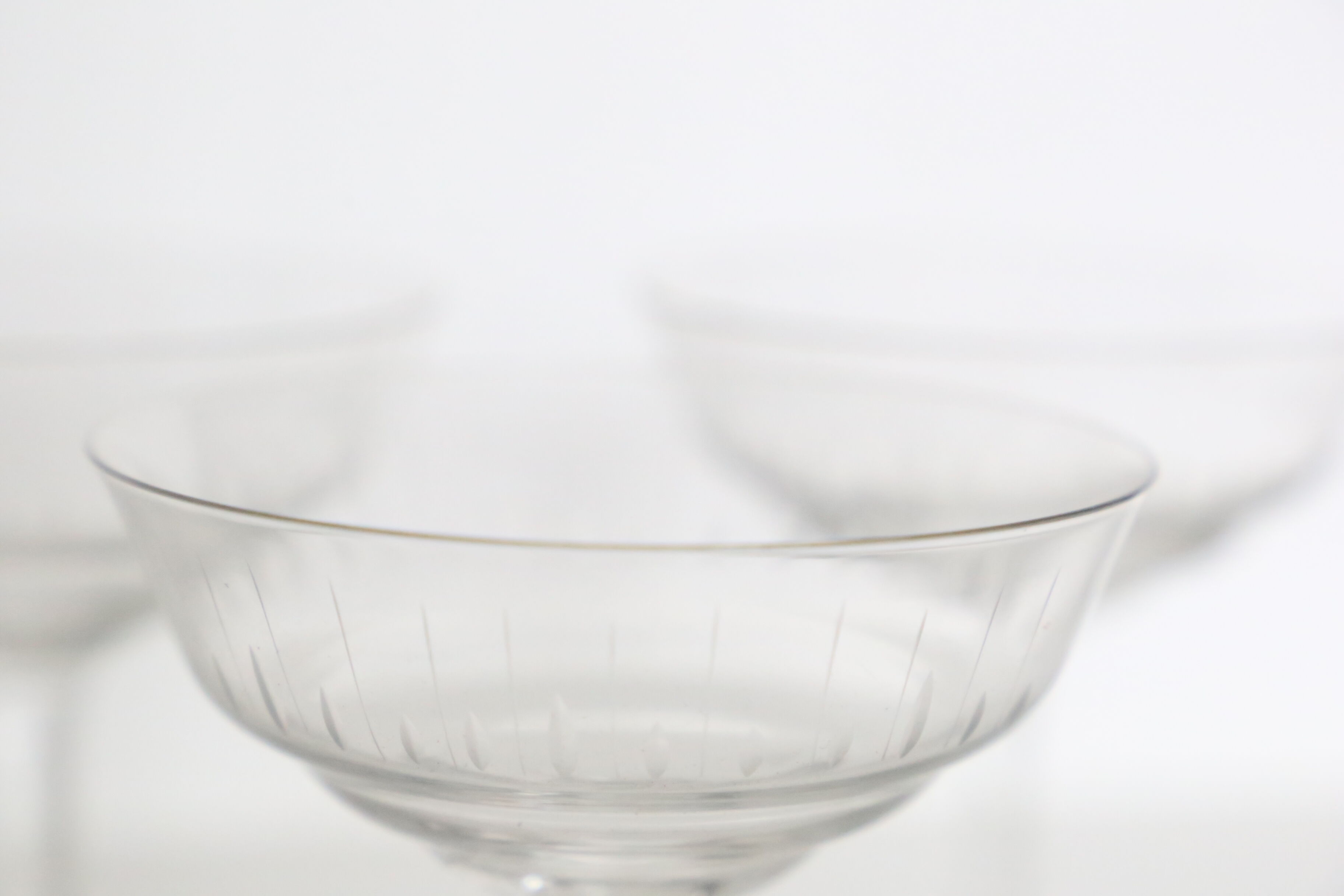 Ensemble de 6 coupes à champagne en cristal gravé