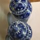Paire de pots couverts