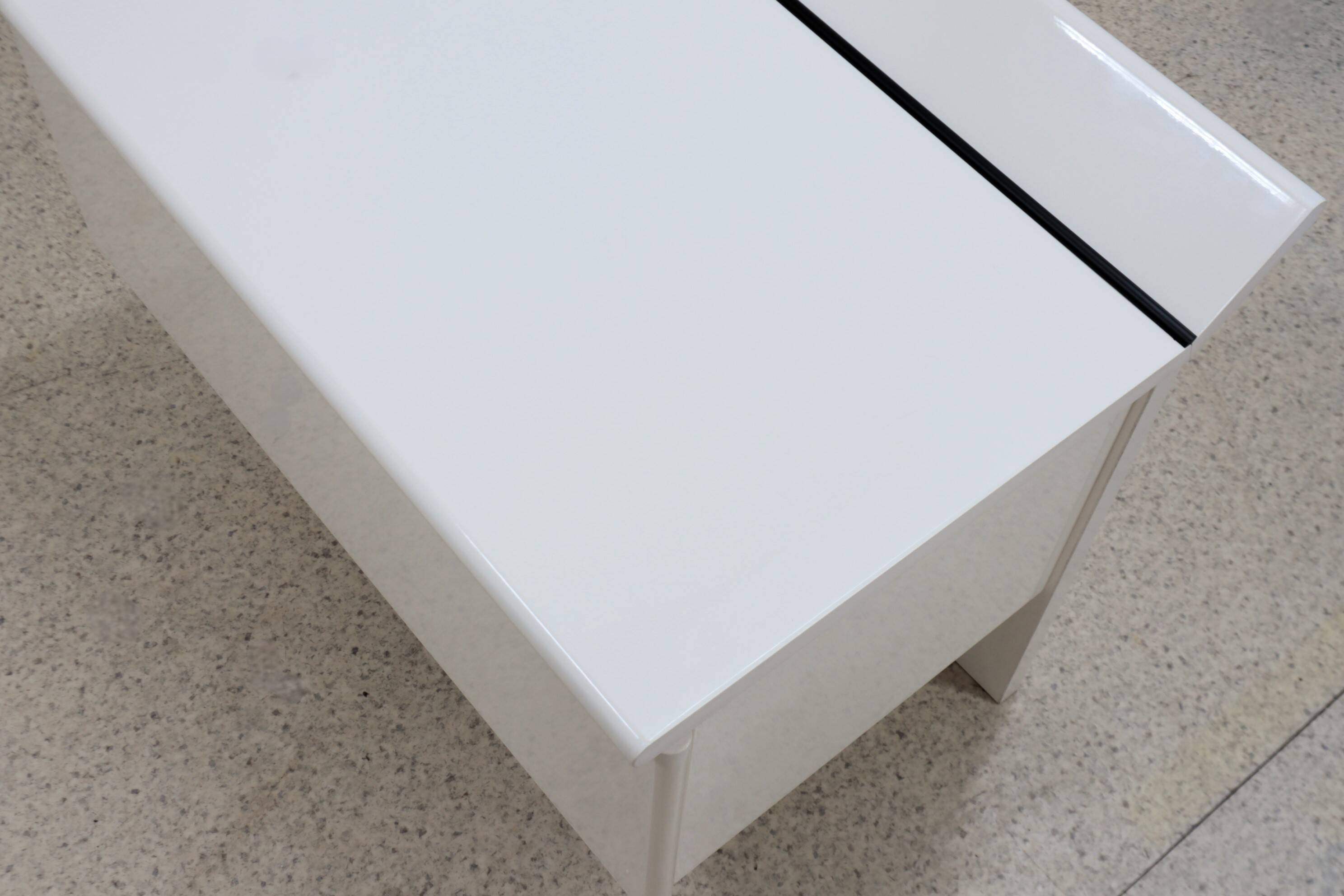 Paolo Piva lacquered nightstands B&B Italia 1970s