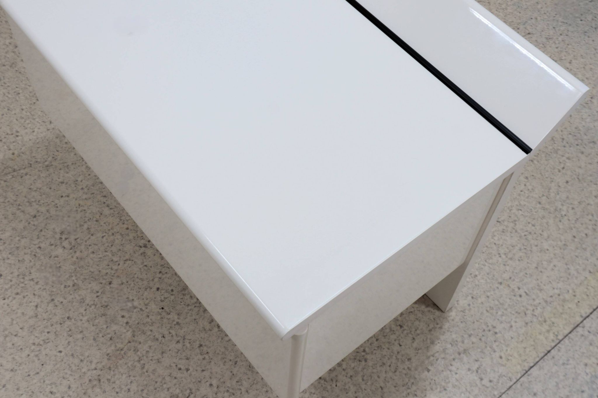 Paolo Piva lacquered nightstands B&B Italia 1970s
