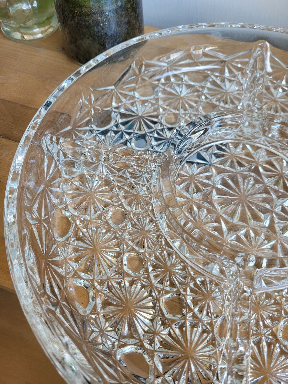 Serving dish in chiseled glass 5 compartments