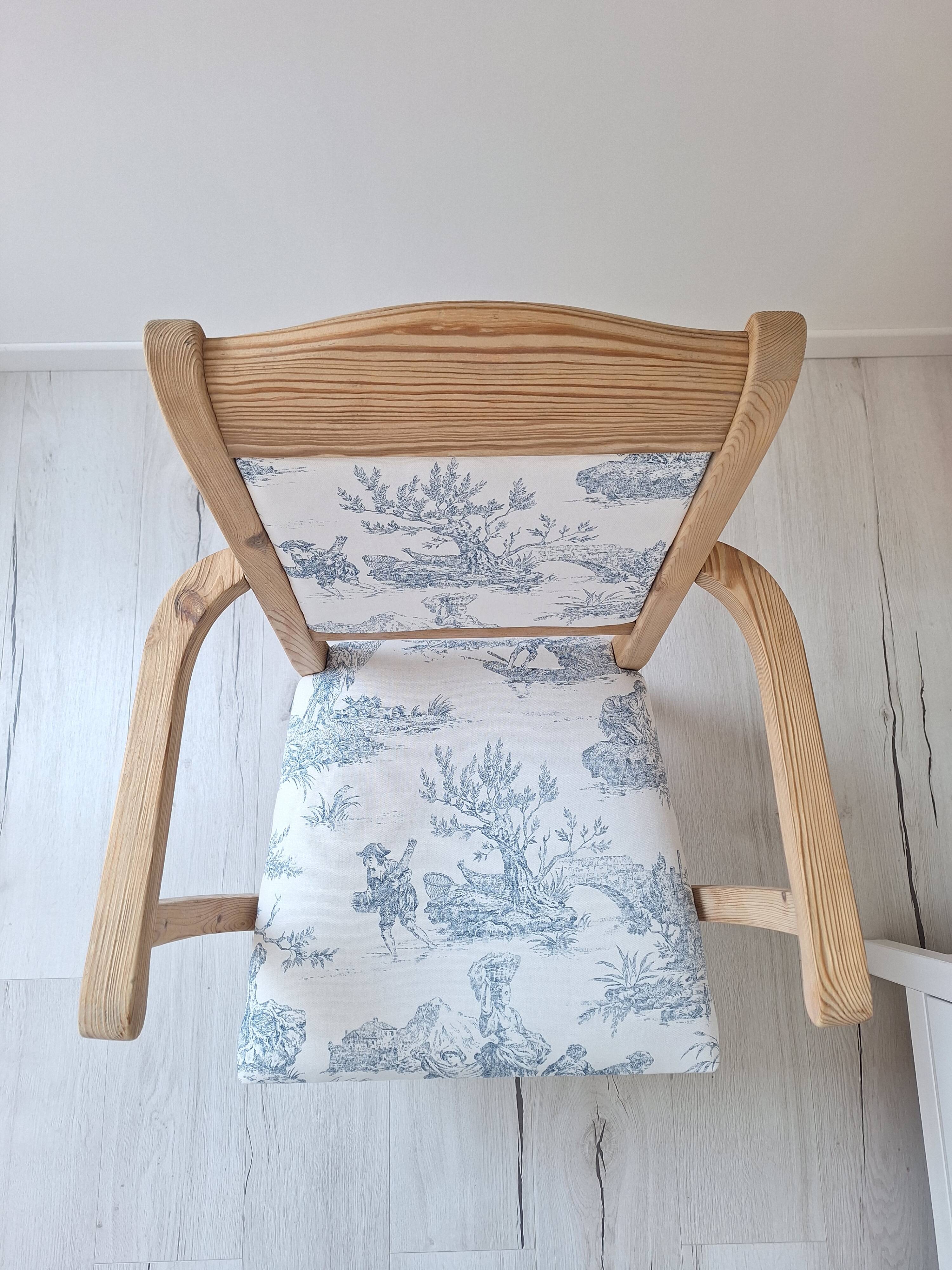 Chair / Armchair in solid wood and blue toile de Jouy