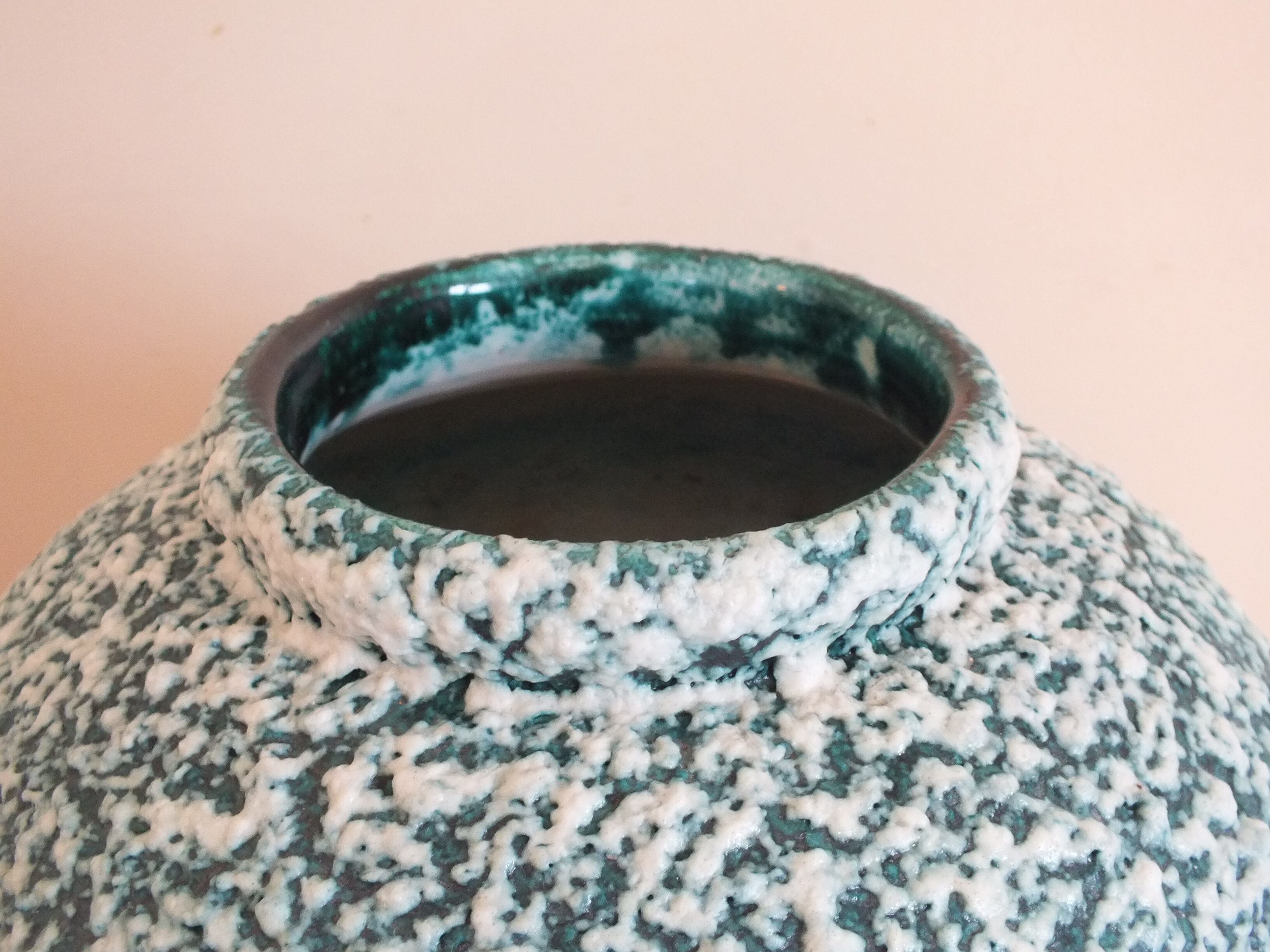 Green vase decorated with white enamels Cérart Monaco