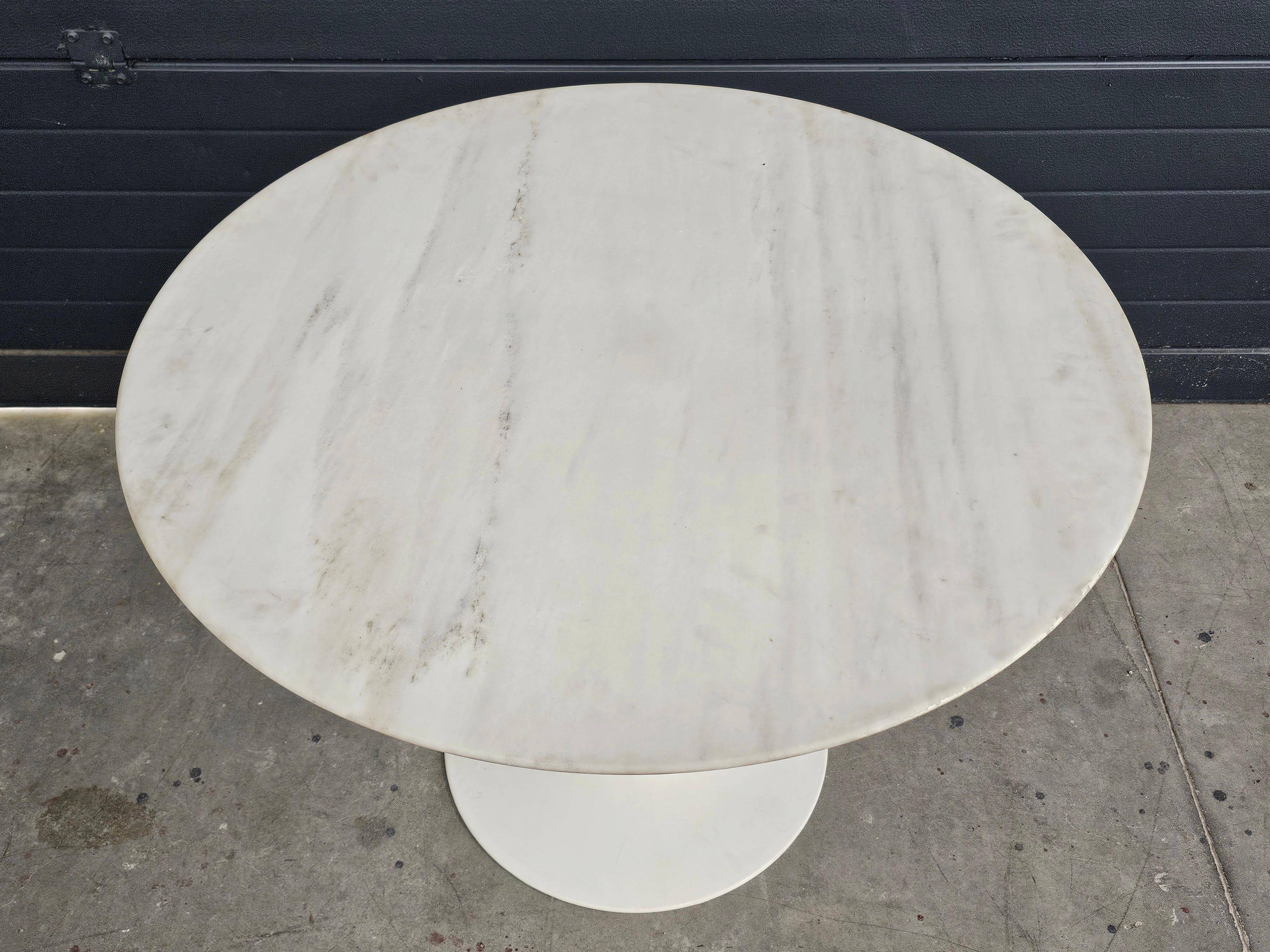 Tulip dining table with marble top by Eero Saarinen for Knoll International