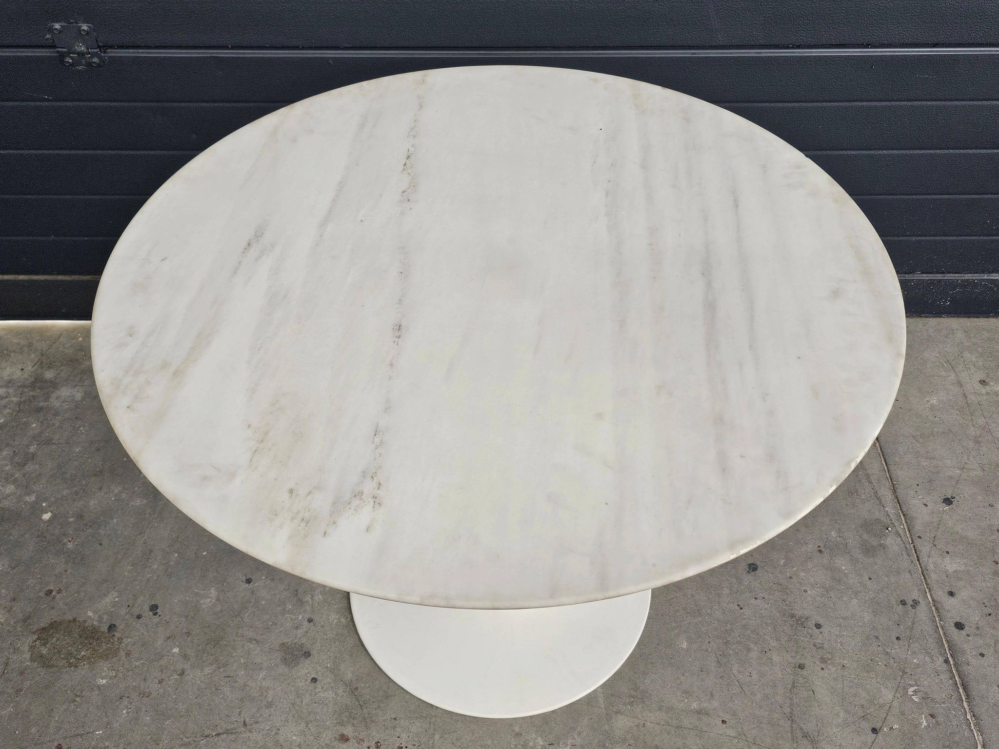 Tulip dining table with marble top by Eero Saarinen for Knoll International