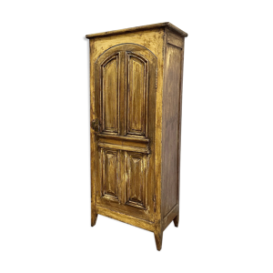Petite armoire parisienne