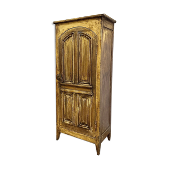Small Parisian wardrobe