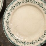 10 plates, a tureen, a fruit cup