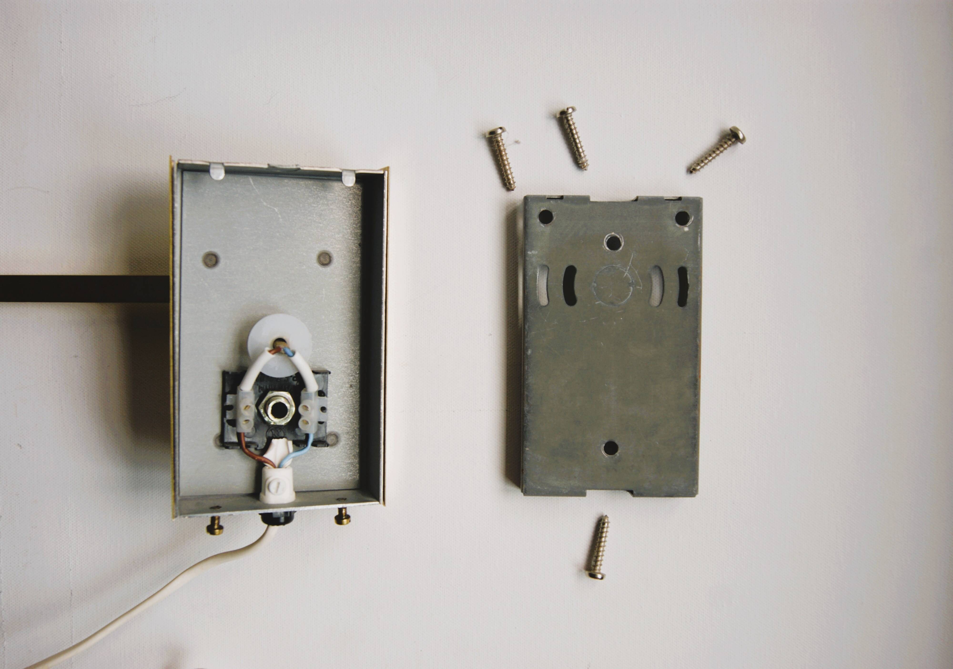 Large vintage brass swing arm wall lamp - Høvik Verk Norway - Hollywood Regency 1970s.