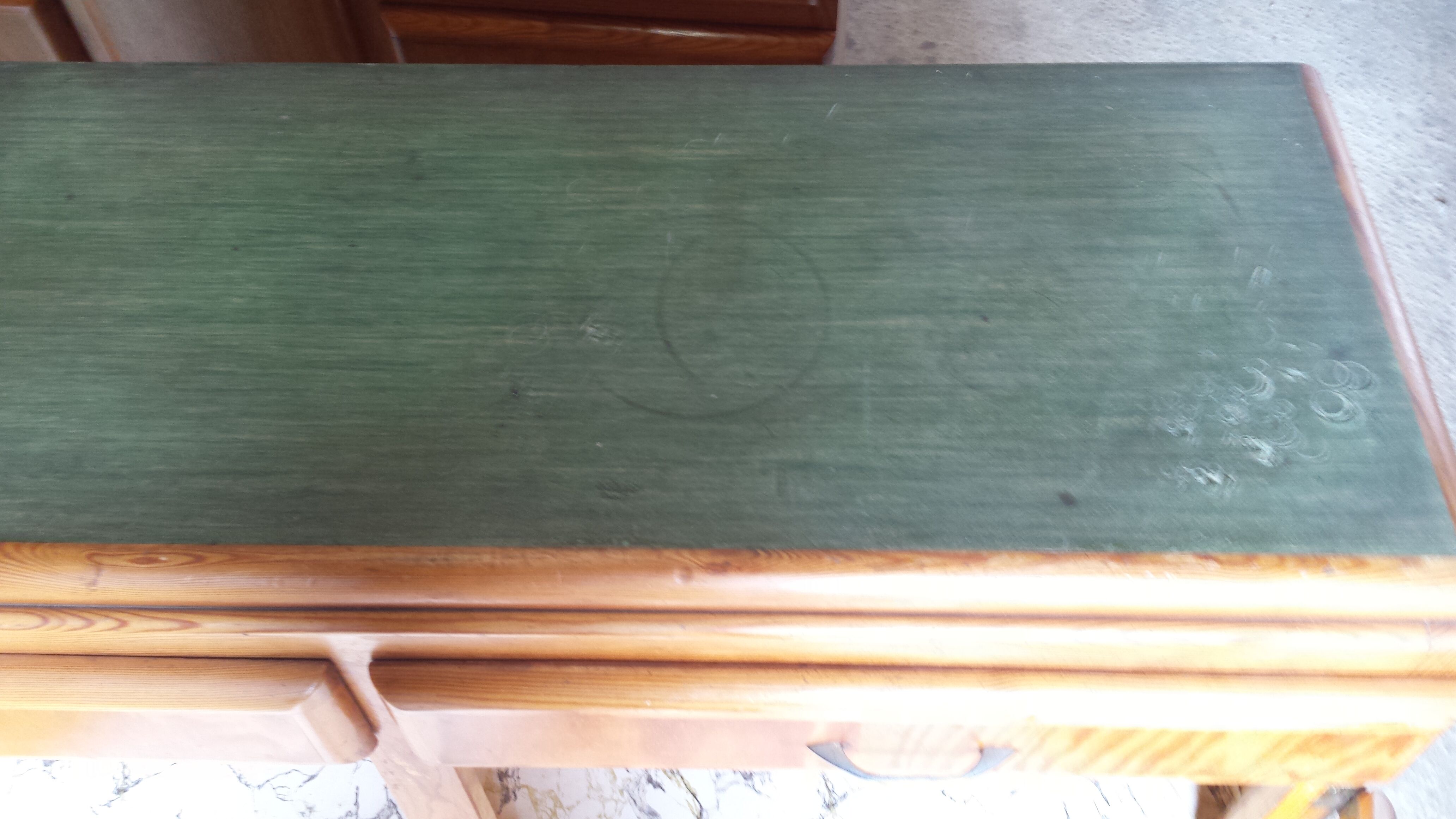 Mado low buffet, green balatum tray