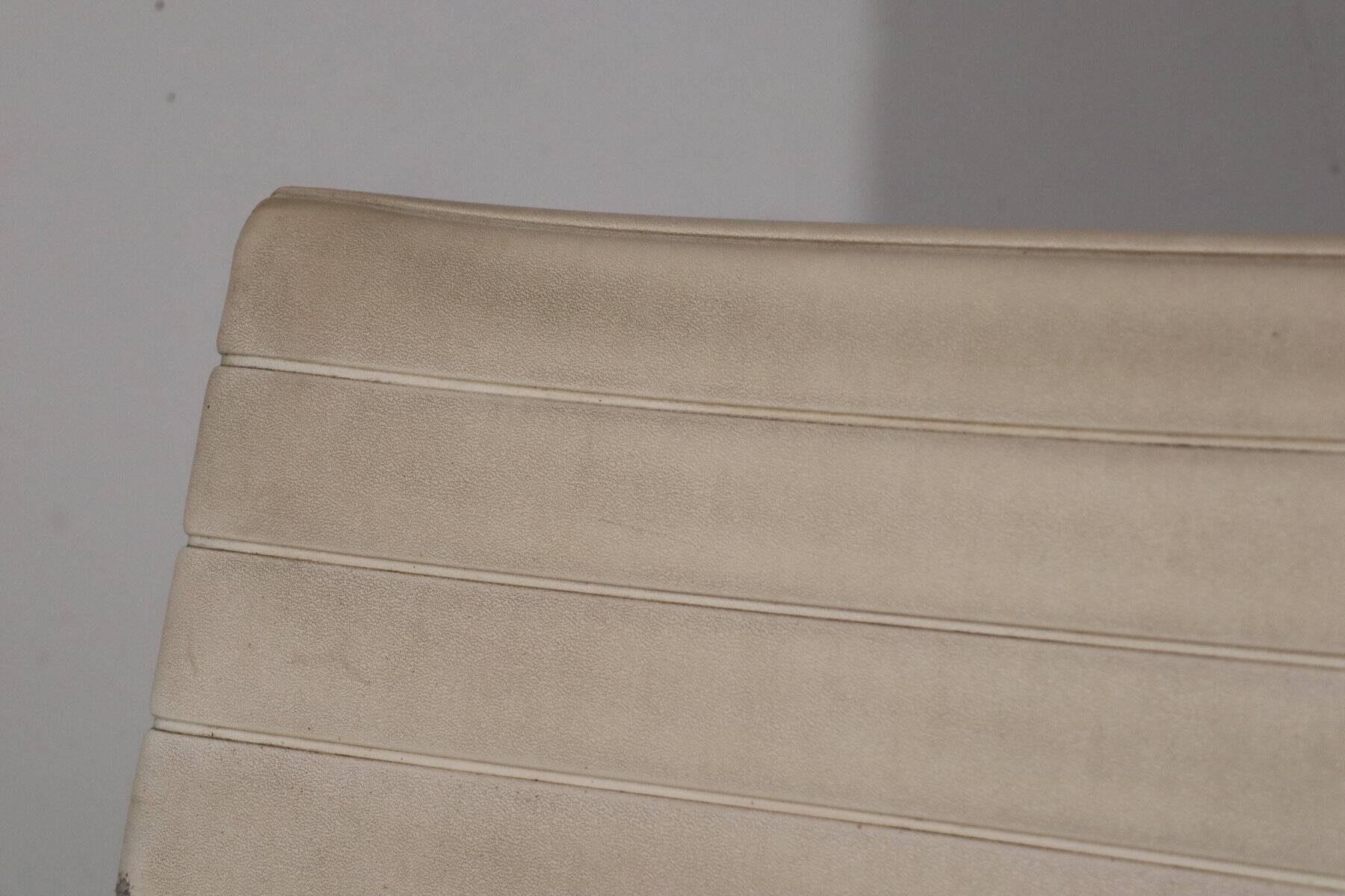 Fauteuil EA 108 en cuir – Charles & Ray Eames – Herman Miller – 1960