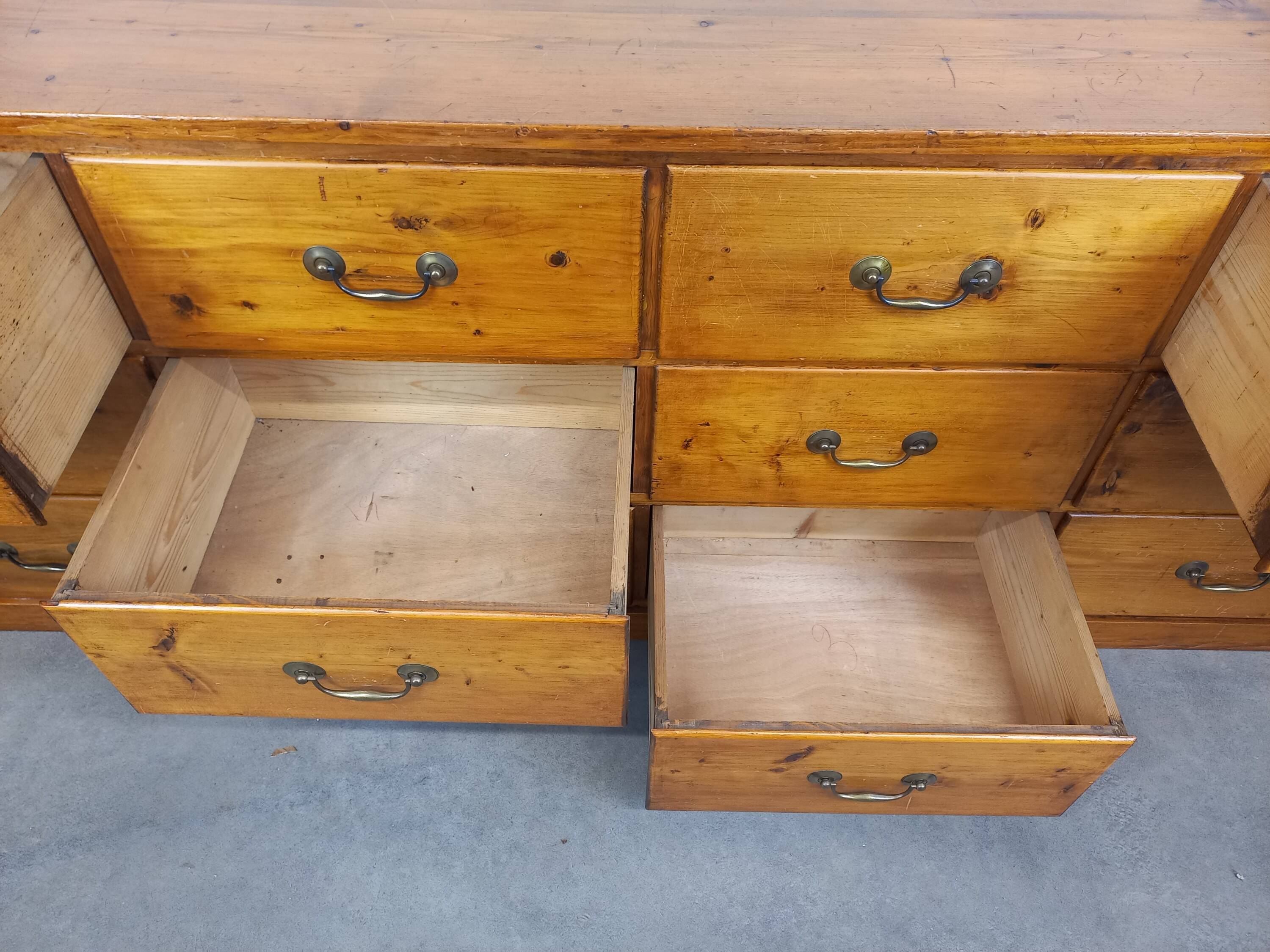 Meuble de métier à tiroirs