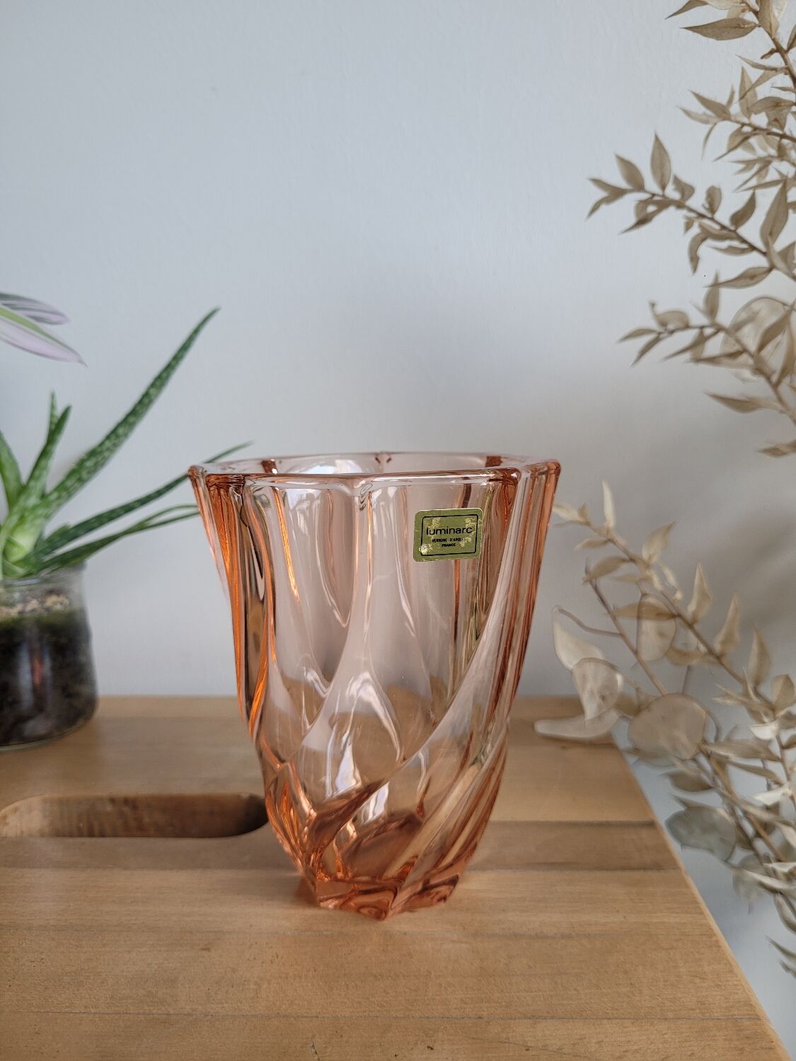 Luminarc tourbillon vase in pink glass