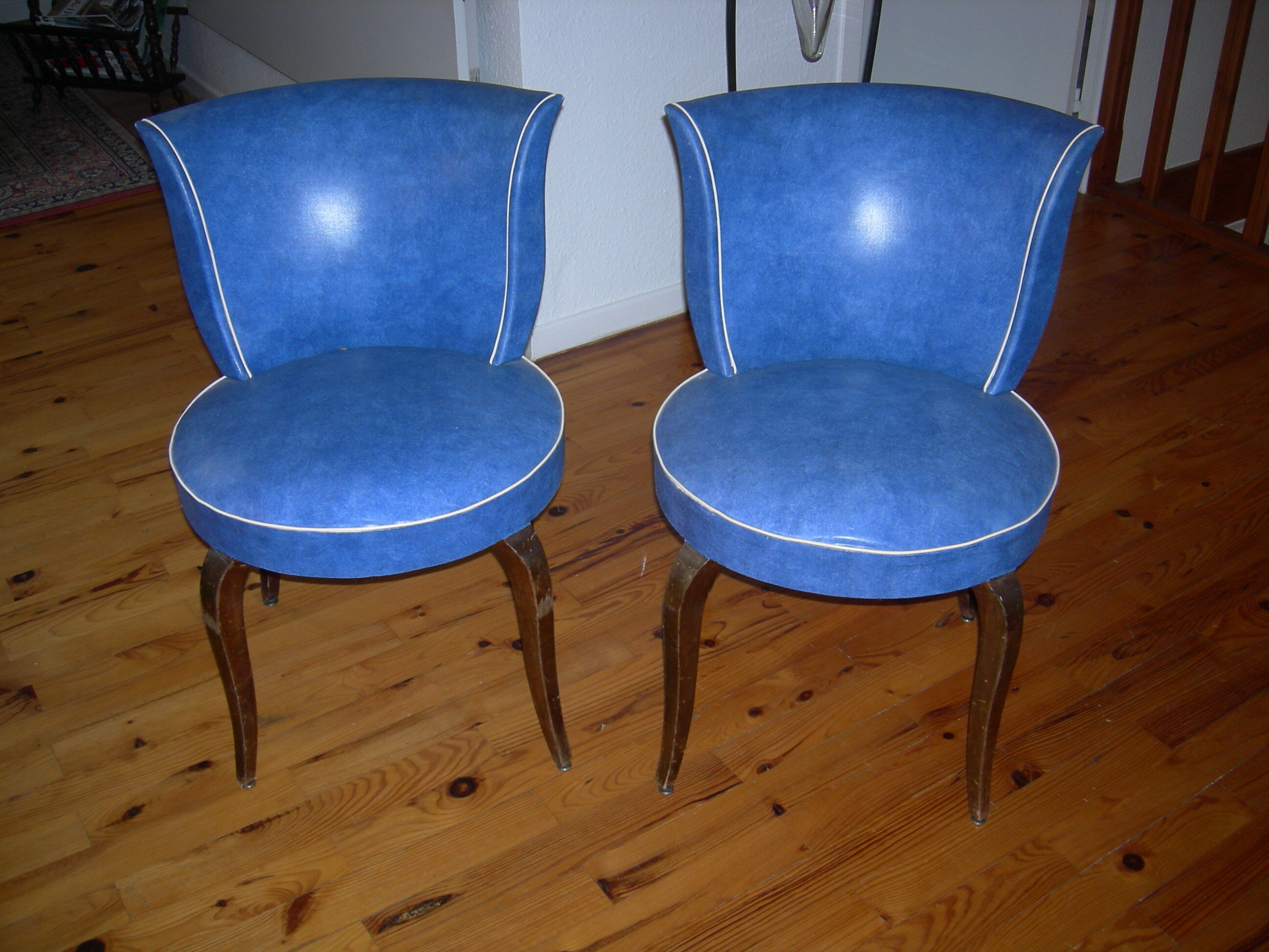 Lot of 2 blue toad armchairs