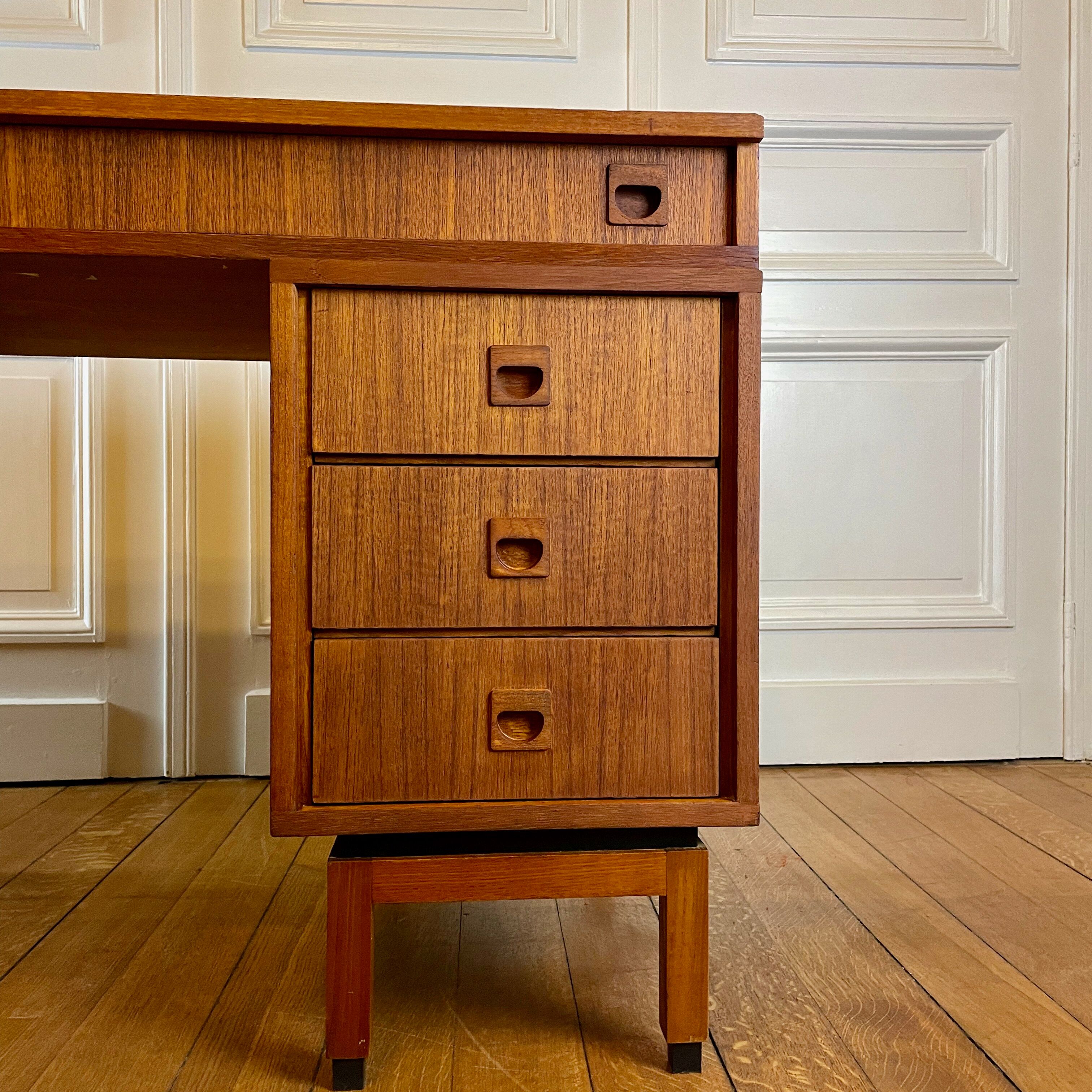 Modernist Office MDK