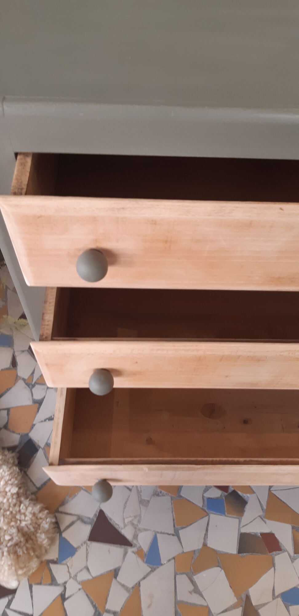 Vintage wood and khaki chest of drawers