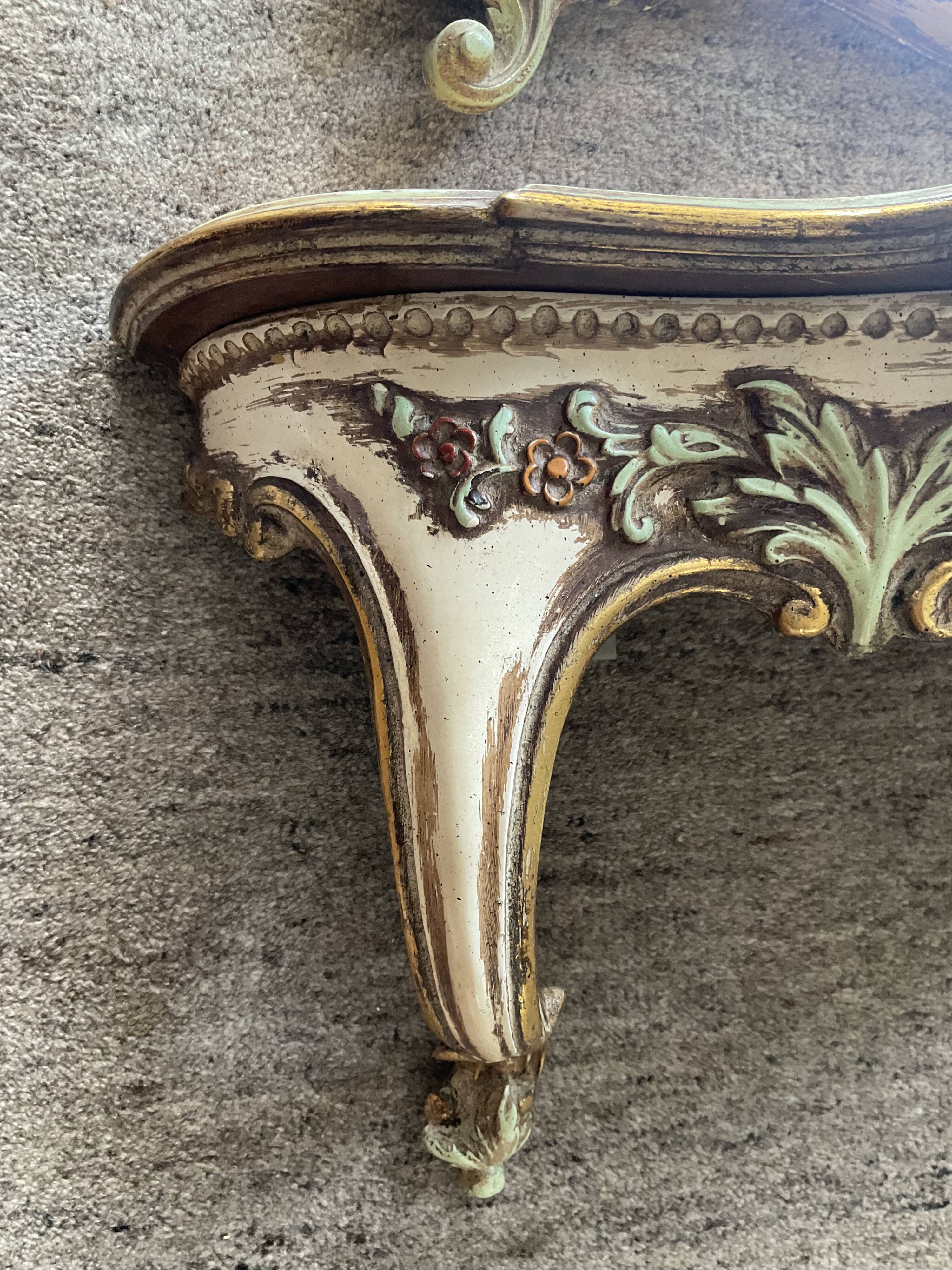 Ancien miroir et console murale en bois sculpté