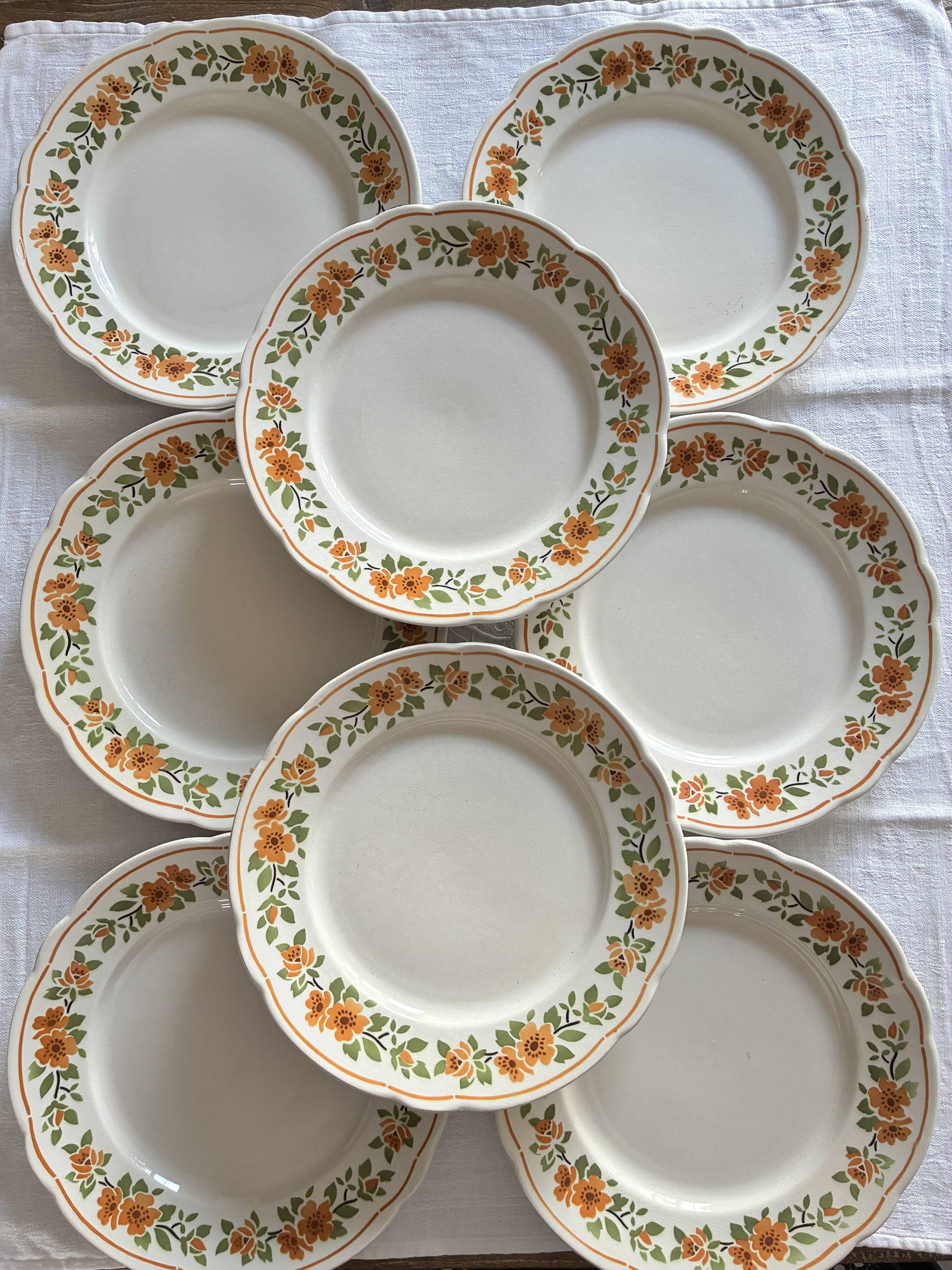 Lot 8 assiettes plates fleuries Badonviller