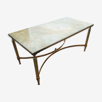 Table basse néoclassique laiton/bronze doré et plateau onyx 1960