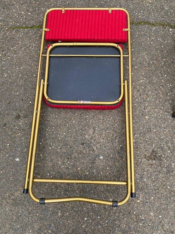 2 chaises d'opéra pliables Lafuma France 1970 doré et bordeaux