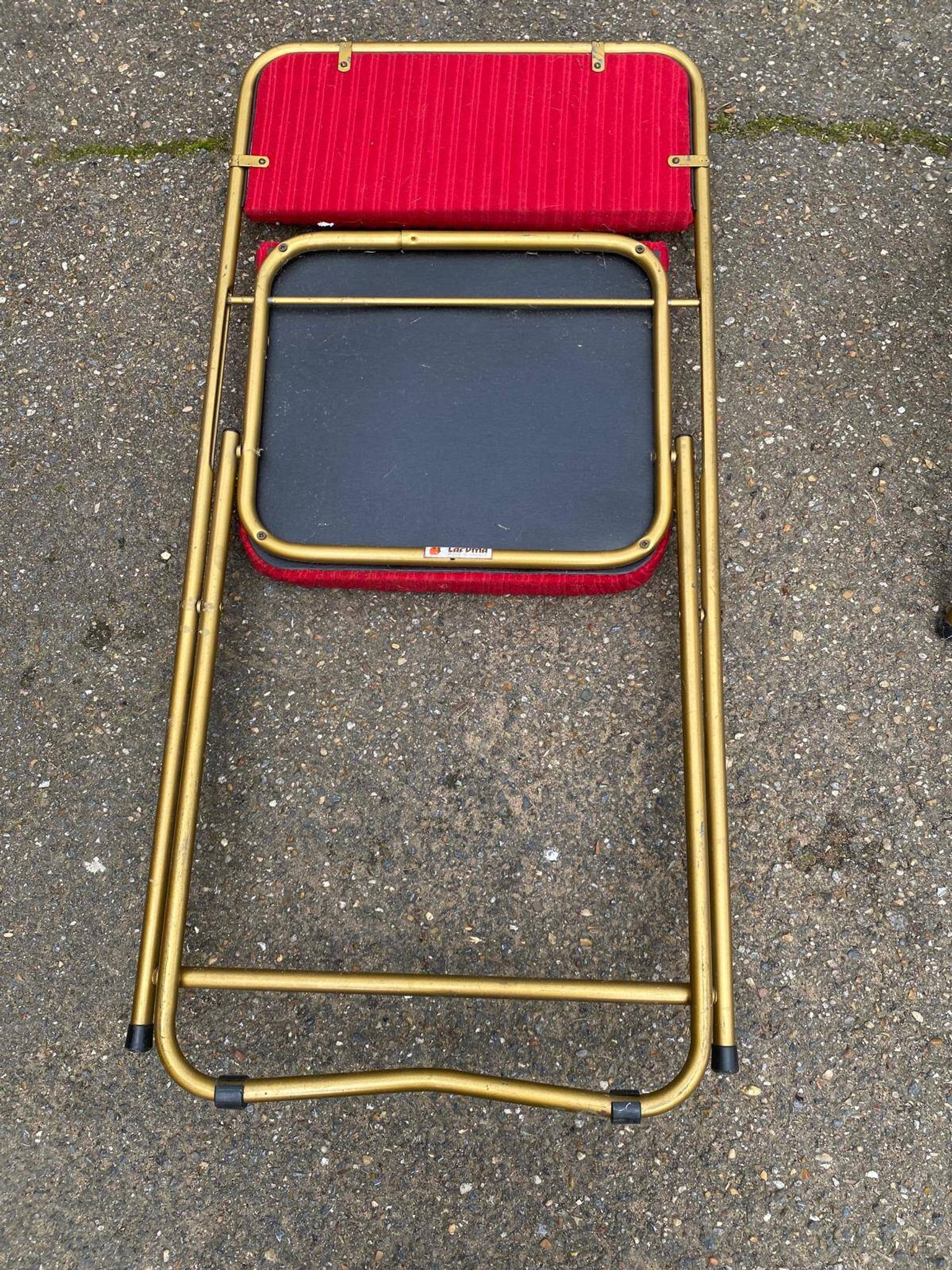 2 folding opera chairs Lafuma France 1970 in gold and burgundy.