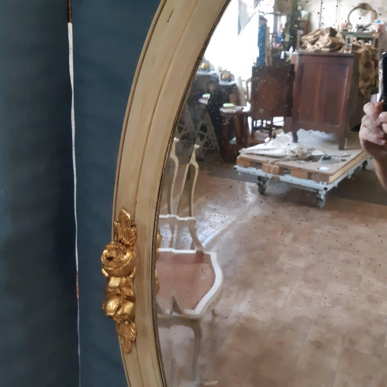 White and gold oval mirror 101X70