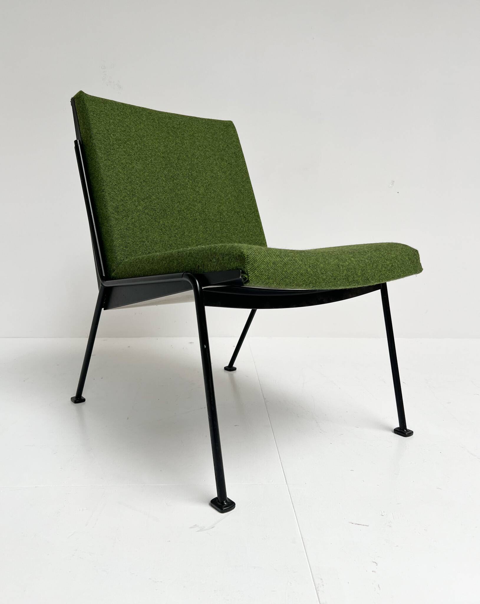 Fauteuil Vintage Colette Gueden Années 50 – Skaï Vert Sur Piètement Métal – Bon état D'origine