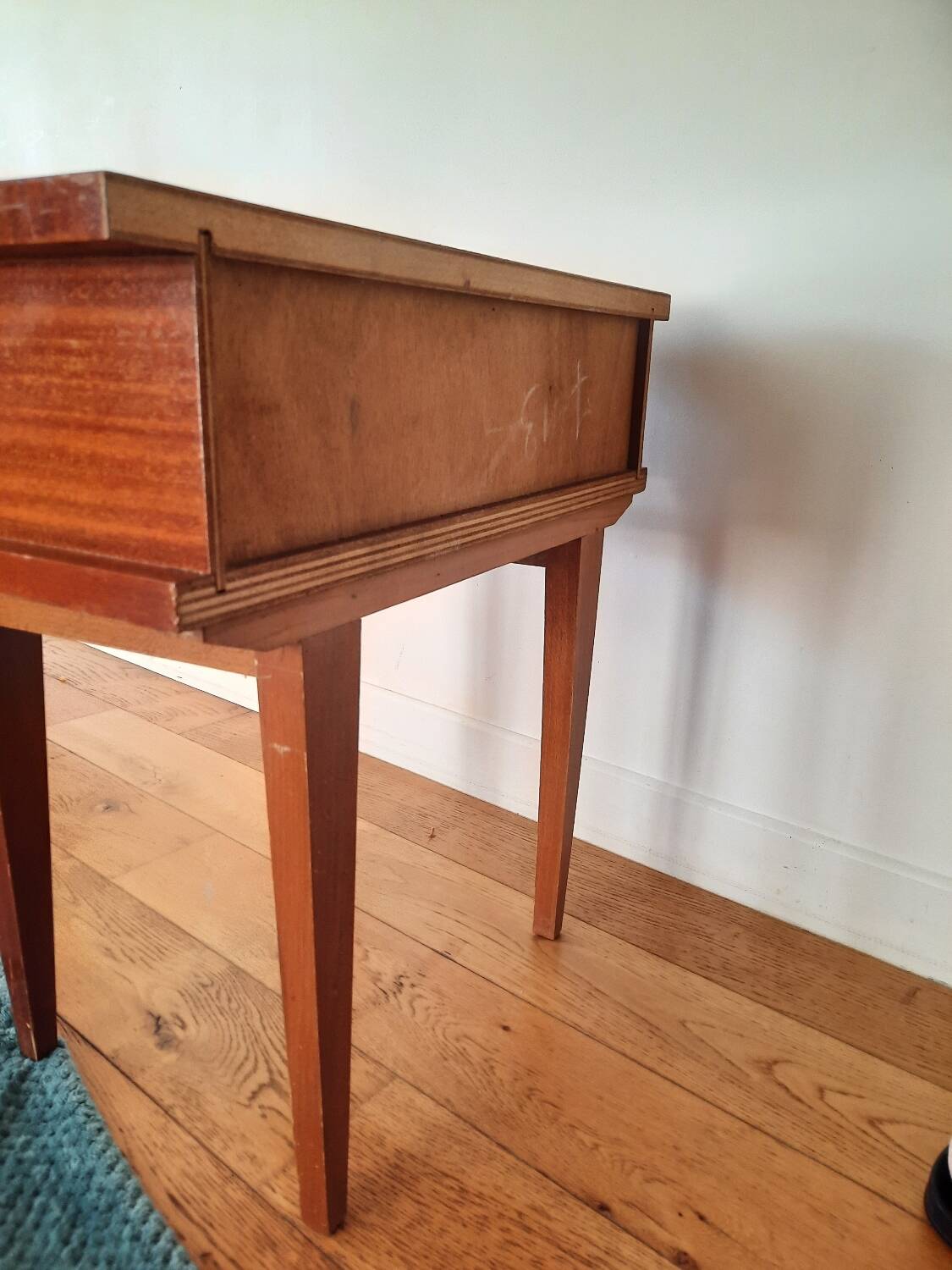 Petit meuble-chevet vintage pieds compas