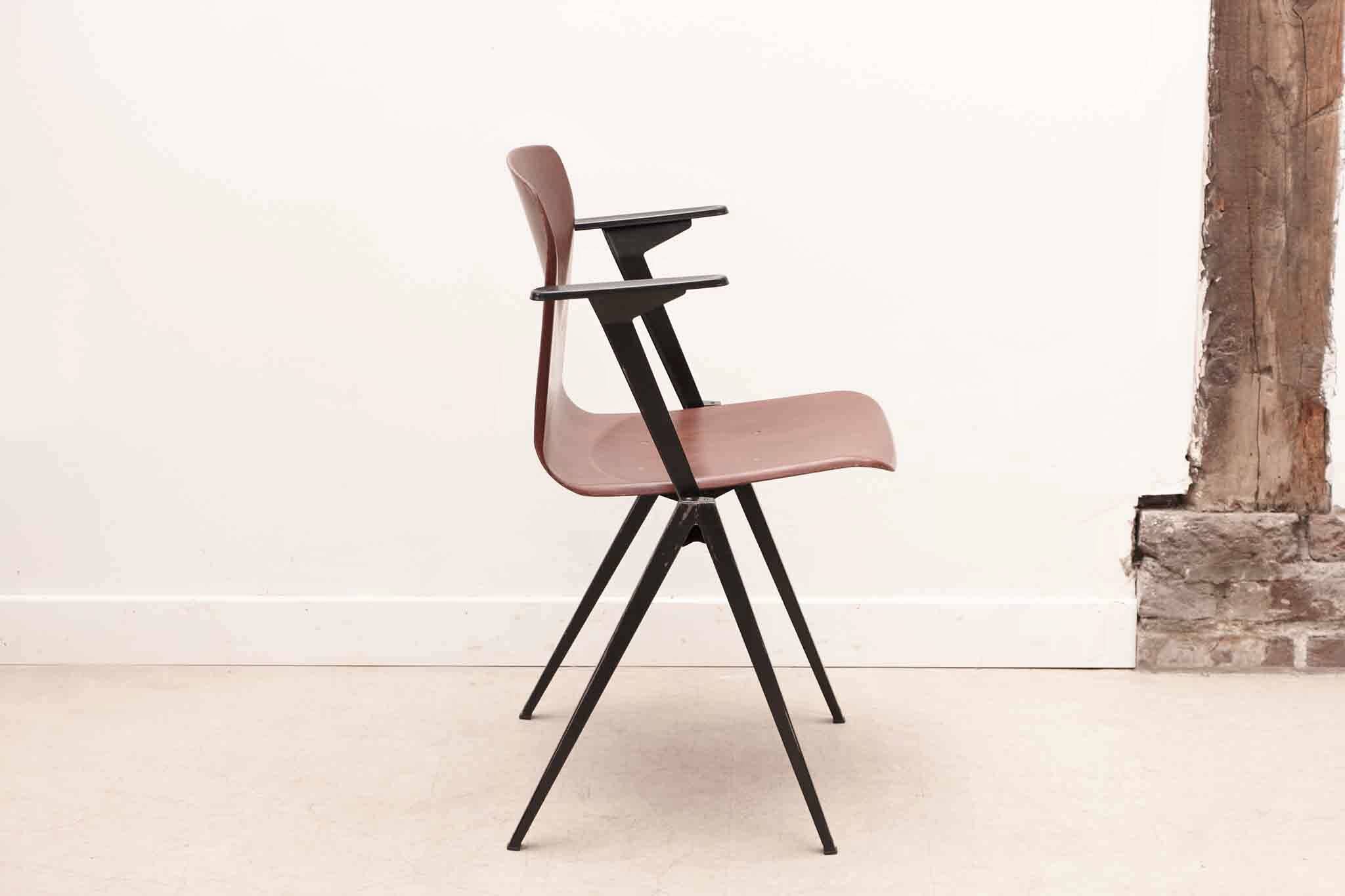 Chaise Galvanitas S22 accoudoirs acajou et noir