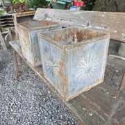 Paire de jardinières en fonte