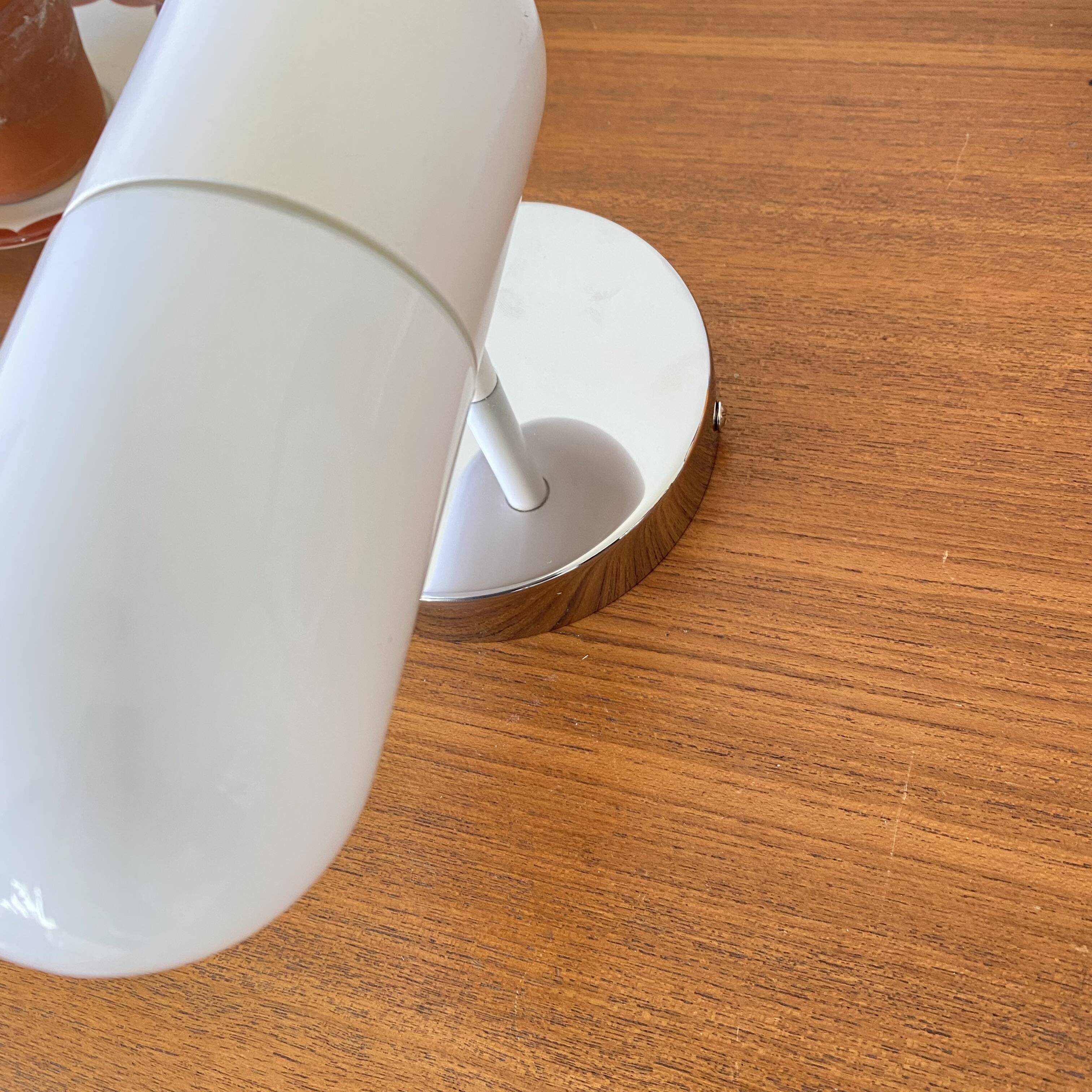 Applique murale verre blanc tubulaire et inox années 80