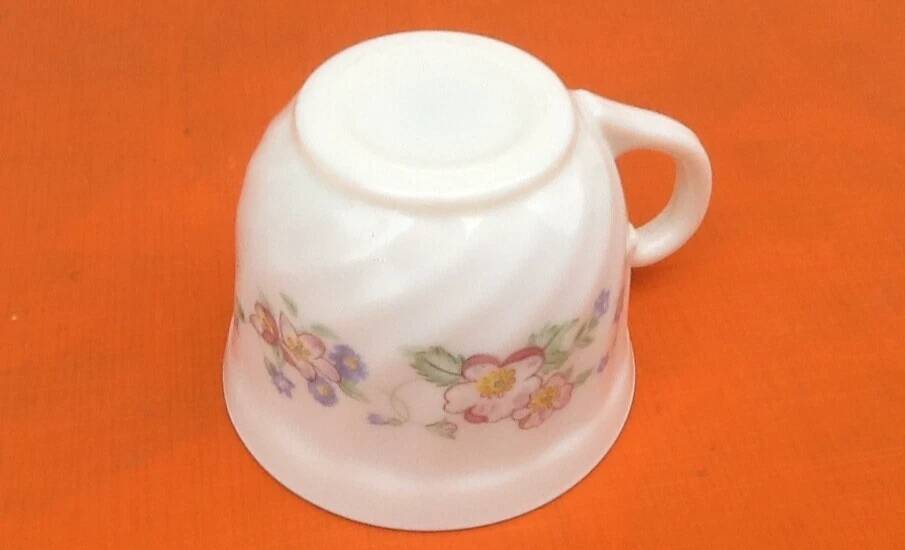 6 Cups / Saucers for coffee, scalloped model