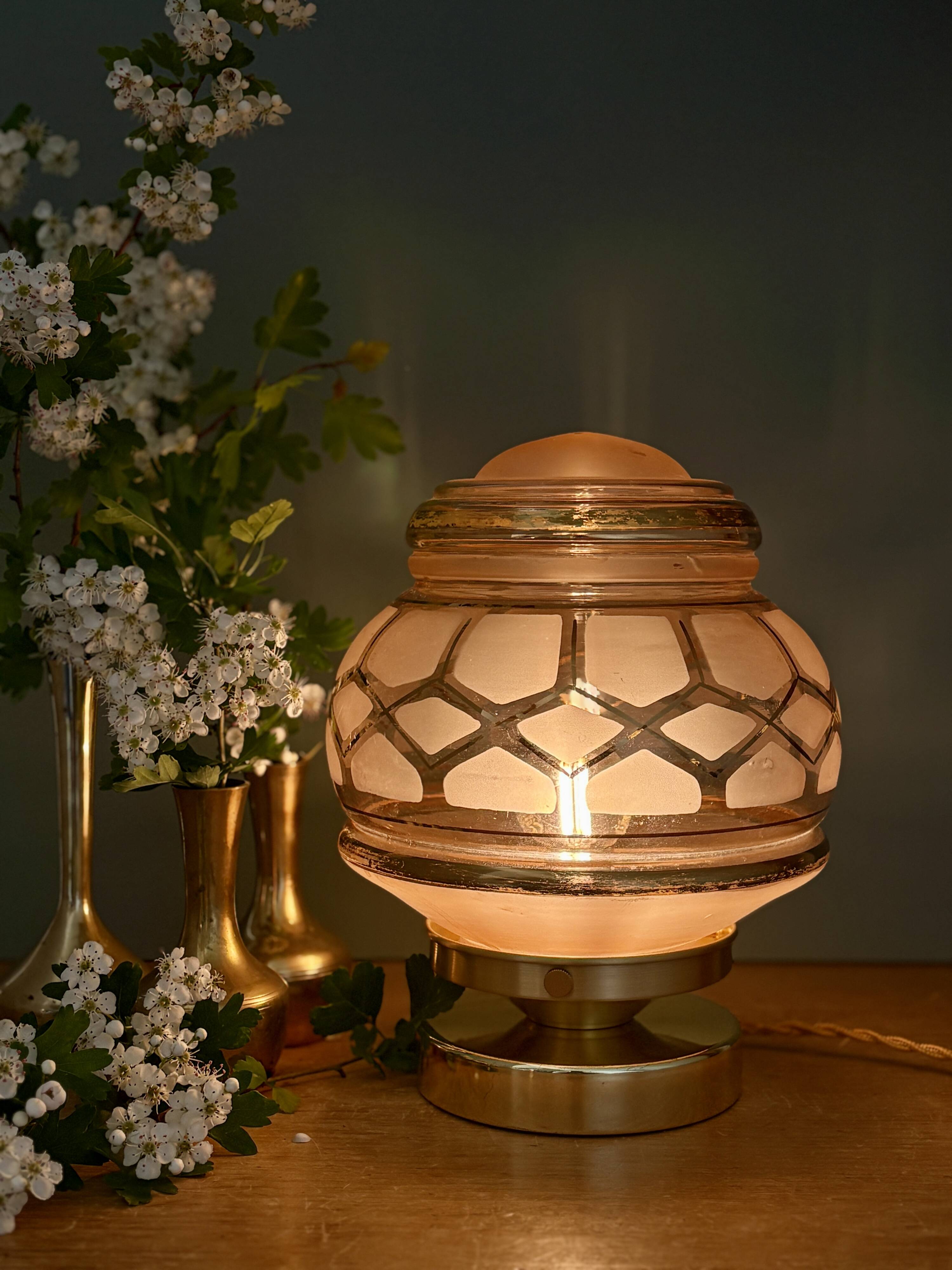 Vintage Art Deco globe table lamp in pink and gold glass.