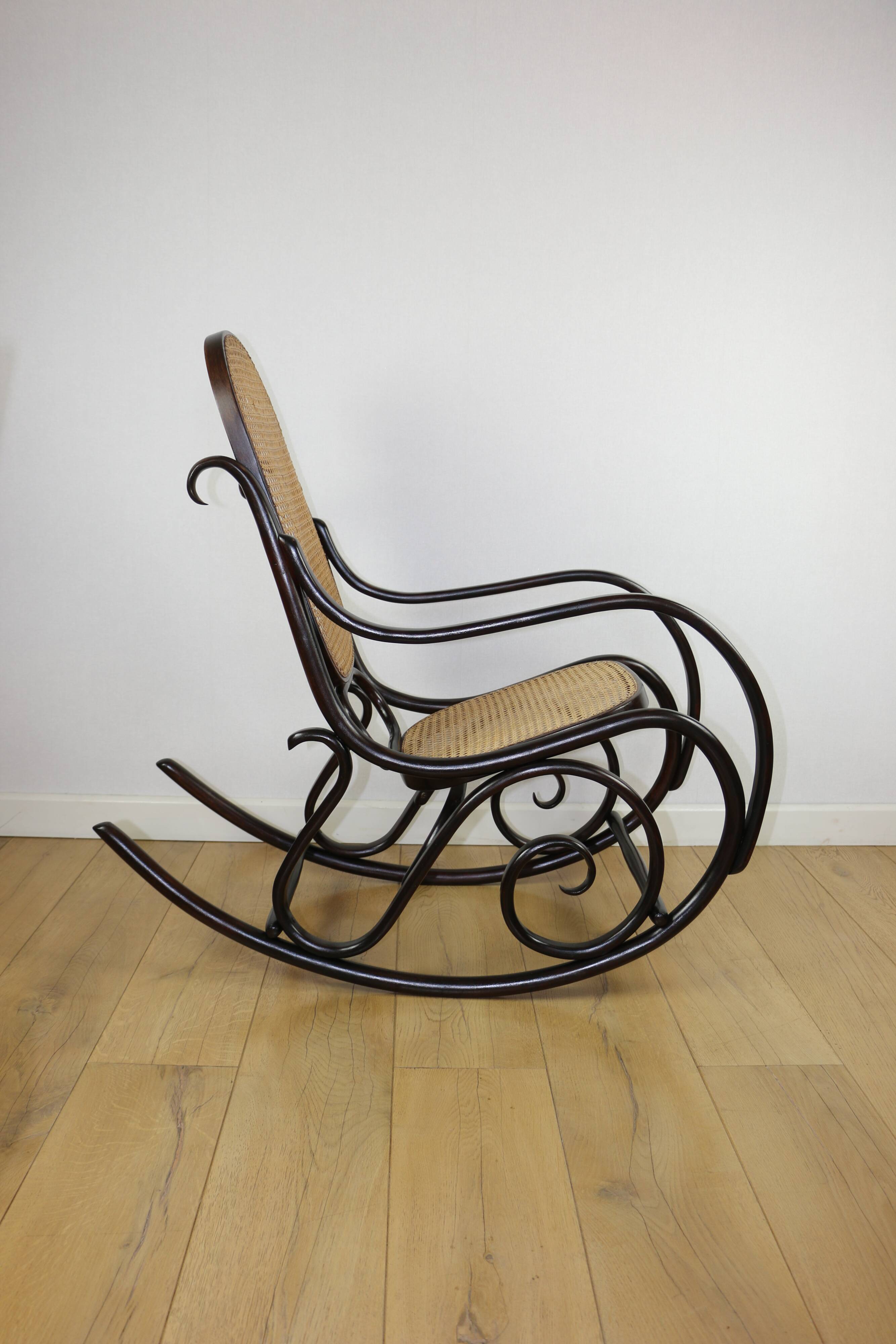 Rocking chair on runners, original brown, 1970s - very good condition