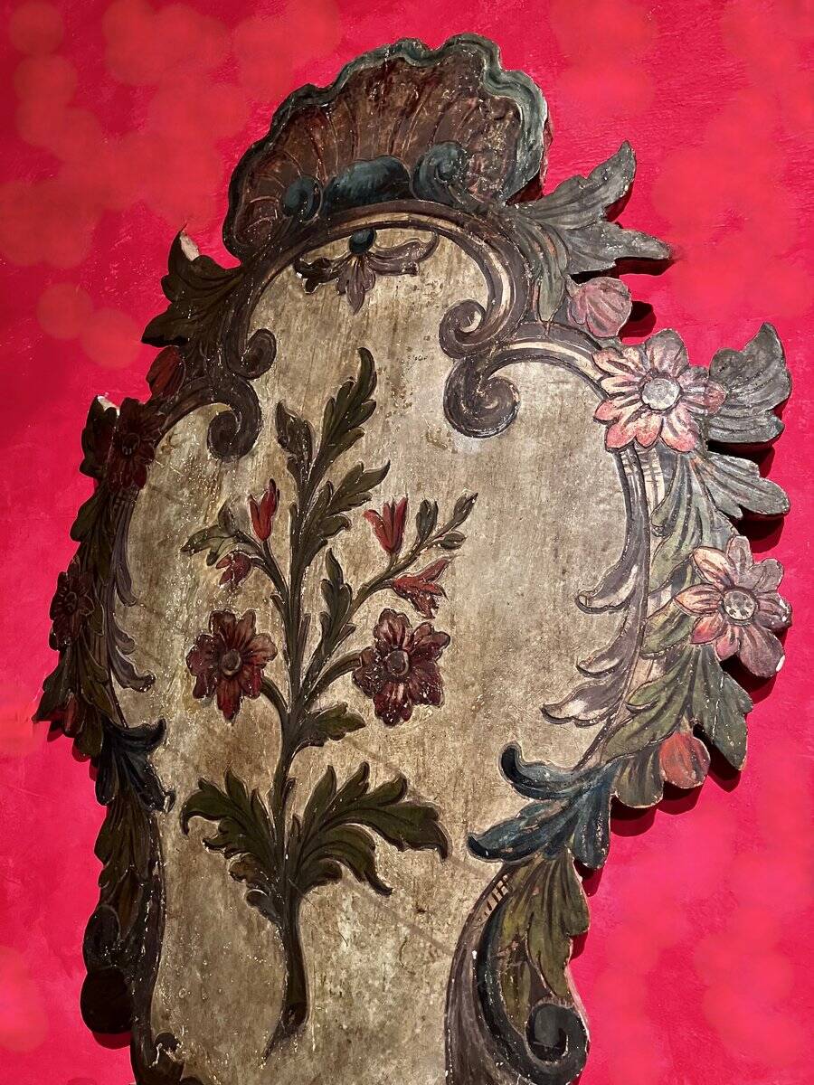 18th Century Rococo Venetian Polychrome and Mecca Lacquered Wooden Wall Sconces with Iron Arms, Set of 2